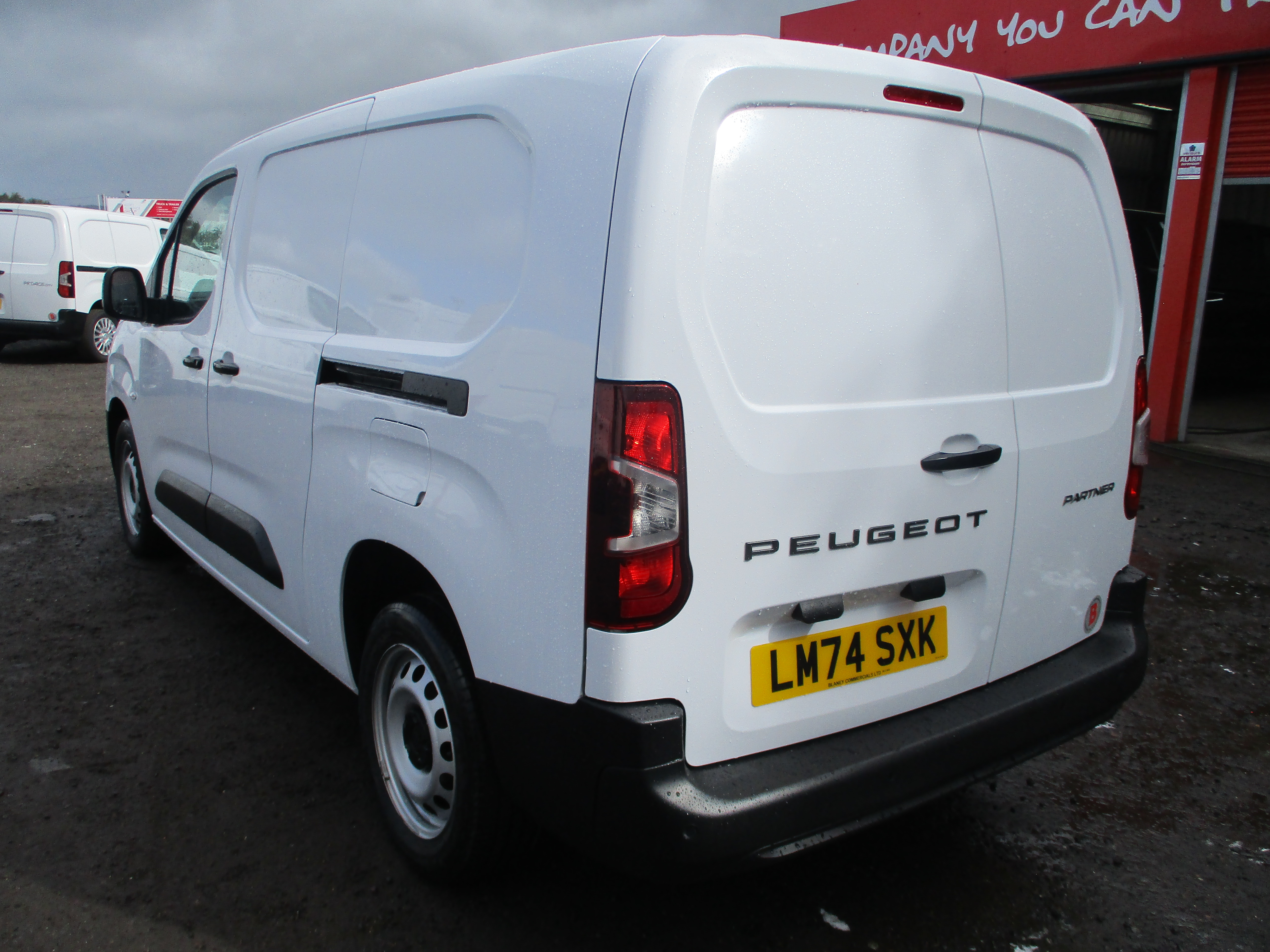 Peugeot Partner L2 (LWB) 1.5 BlueHDi 100PS Professional Van (PEUGEOT WARRANTY TILL 31st Oct 2027)