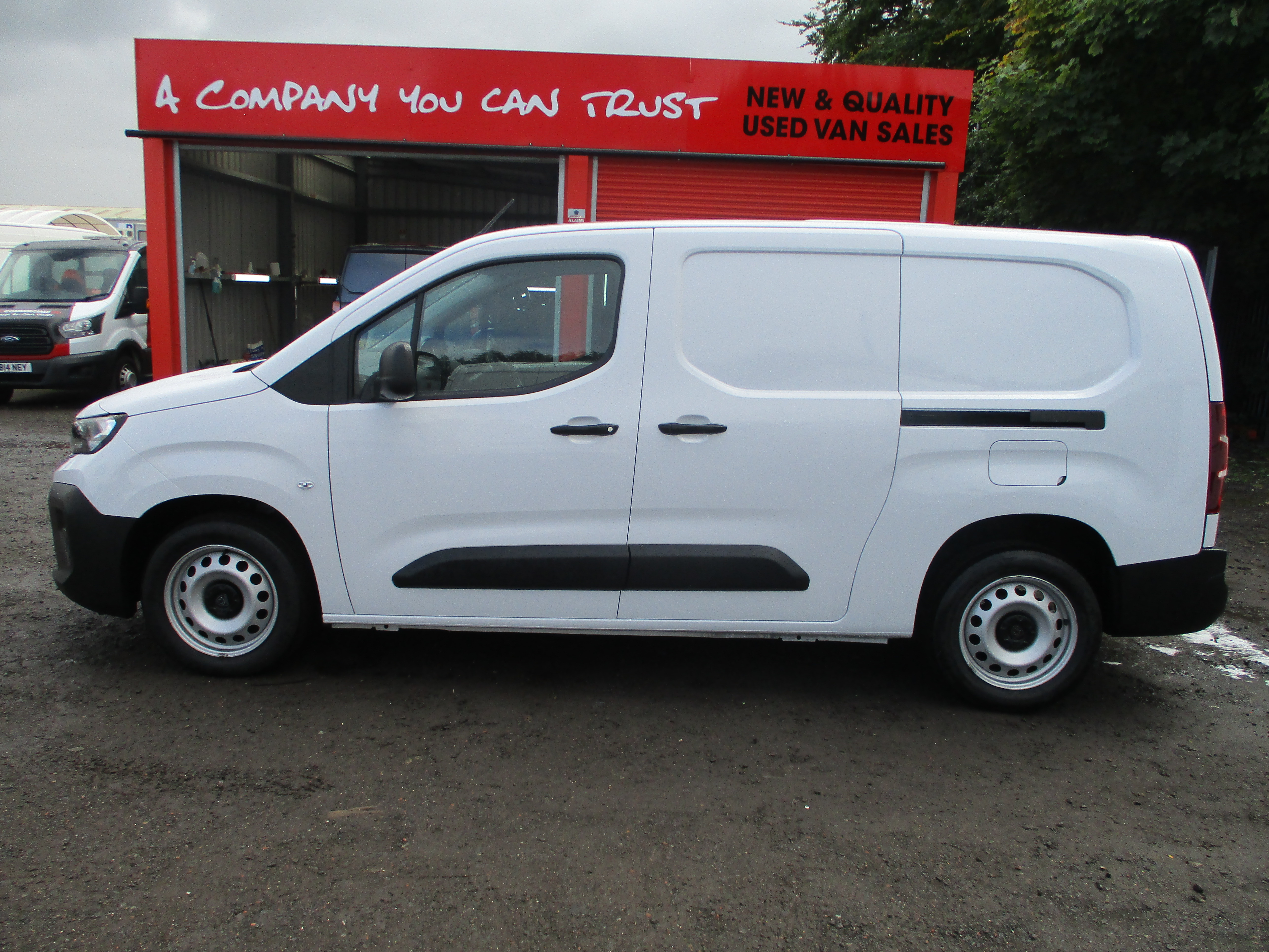 Peugeot Partner L2 (LWB) 1.5 BlueHDi 100PS Professional Van (PEUGEOT WARRANTY TILL 31st Oct 2027)