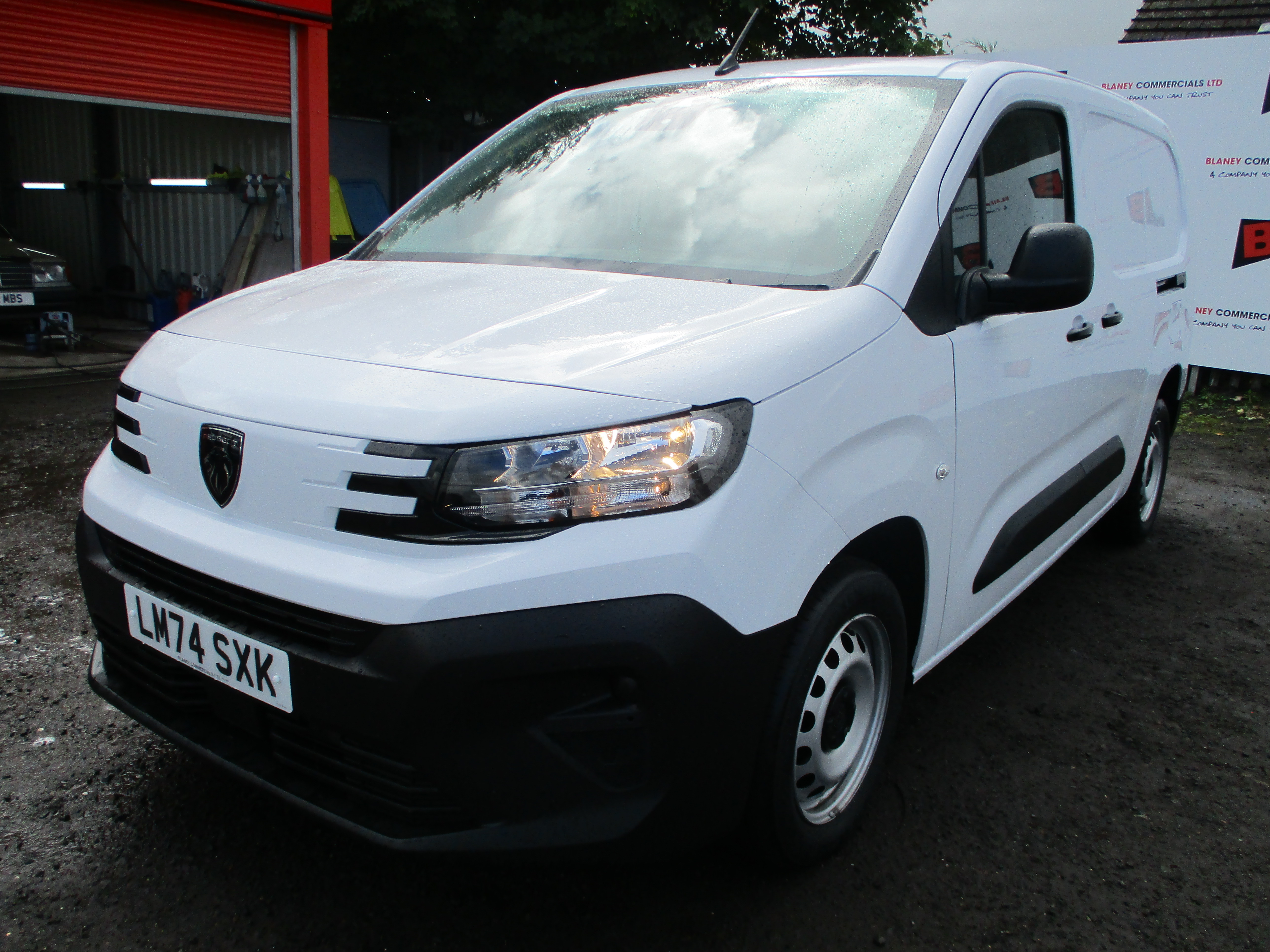 Peugeot Partner L2 (LWB) 1.5 BlueHDi 100PS Professional Van (PEUGEOT WARRANTY TILL 31st Oct 2027)