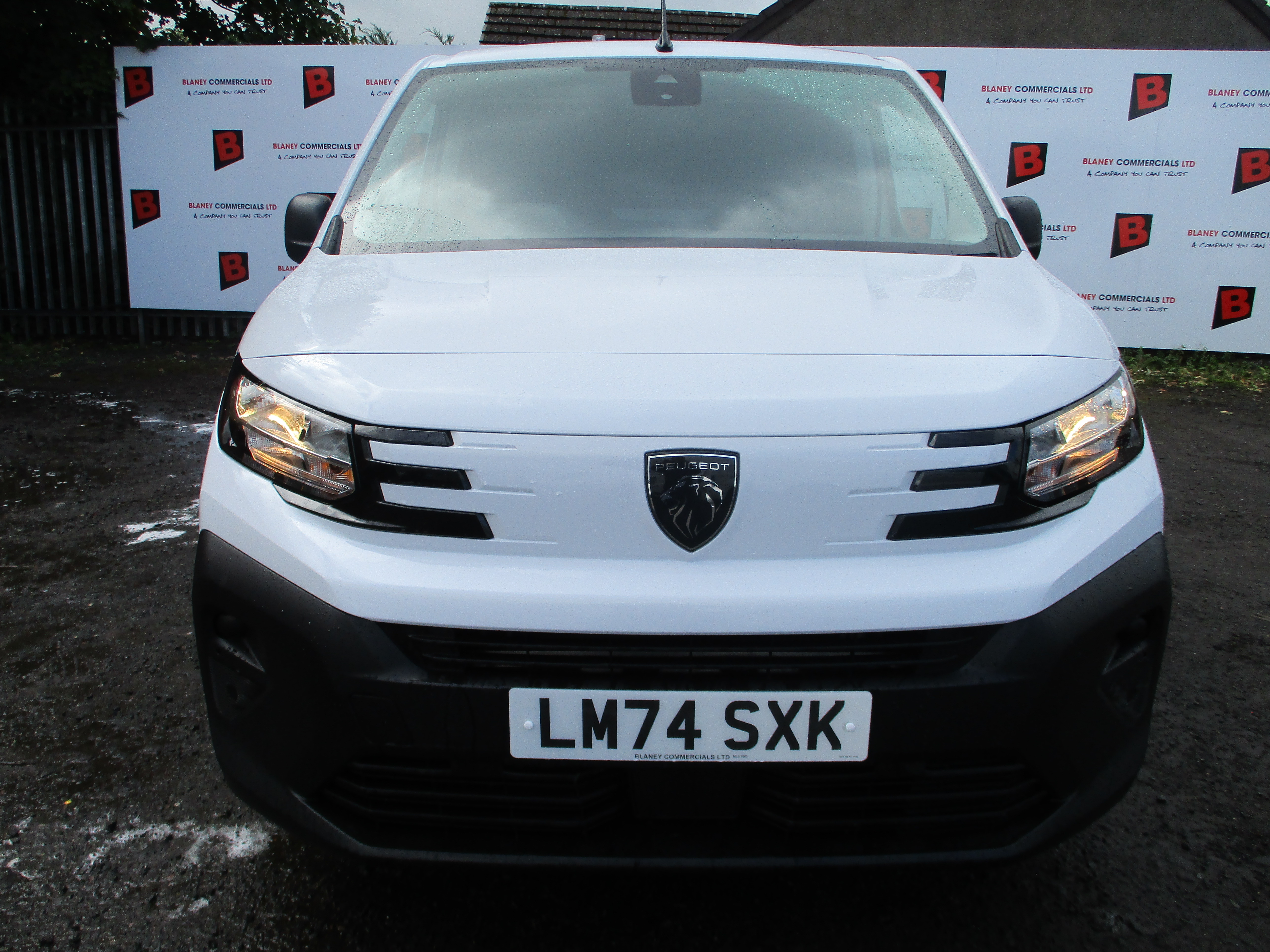 Peugeot Partner L2 (LWB) 1.5 BlueHDi 100PS Professional Van (PEUGEOT WARRANTY TILL 31st Oct 2027)