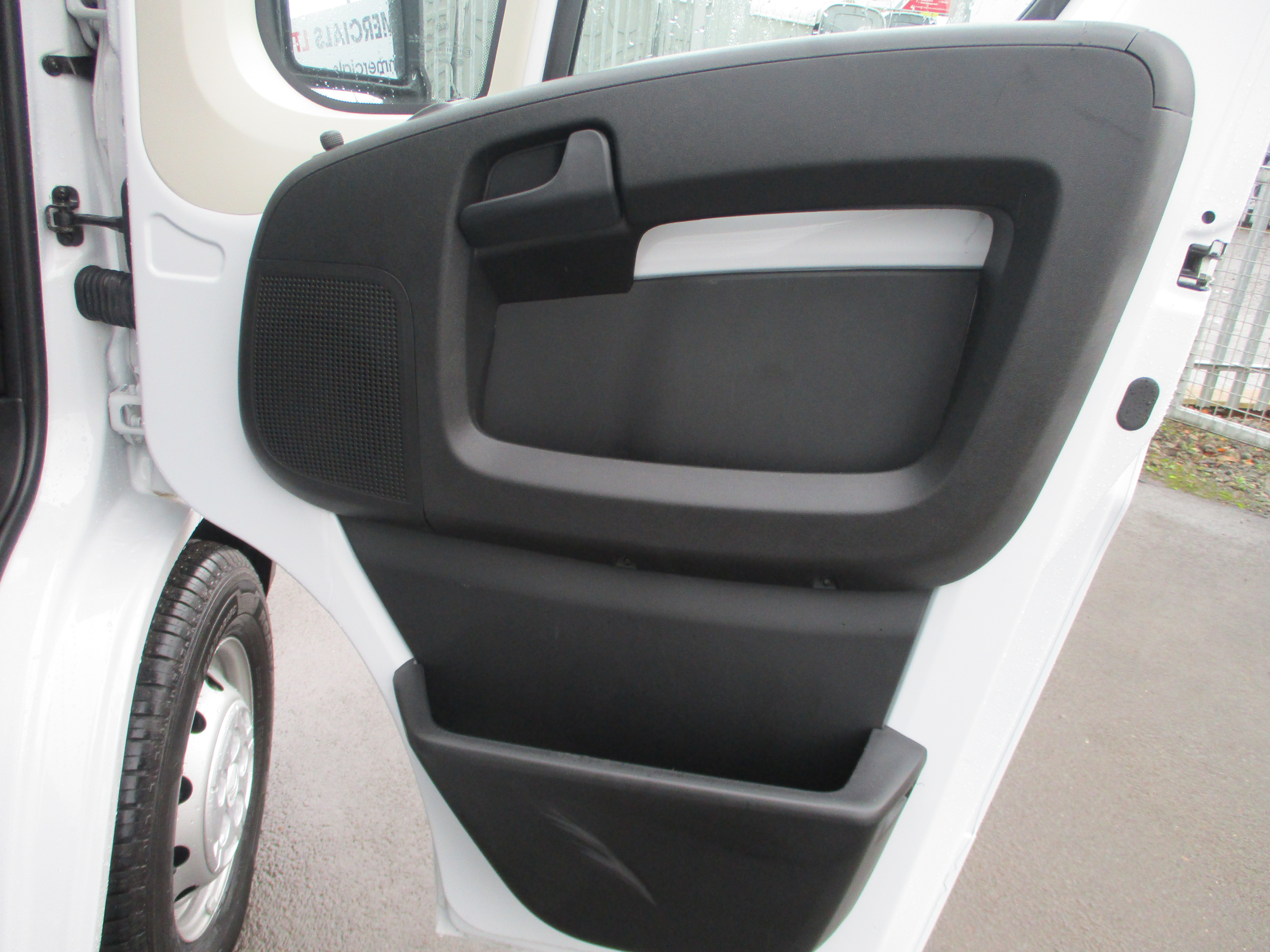 Citreon Relay 35 2.2 BlueHDi 140PS L3H2 LWB Medium Roof Enterprise Edition  (Pre Reg Van with Delivery Miles)