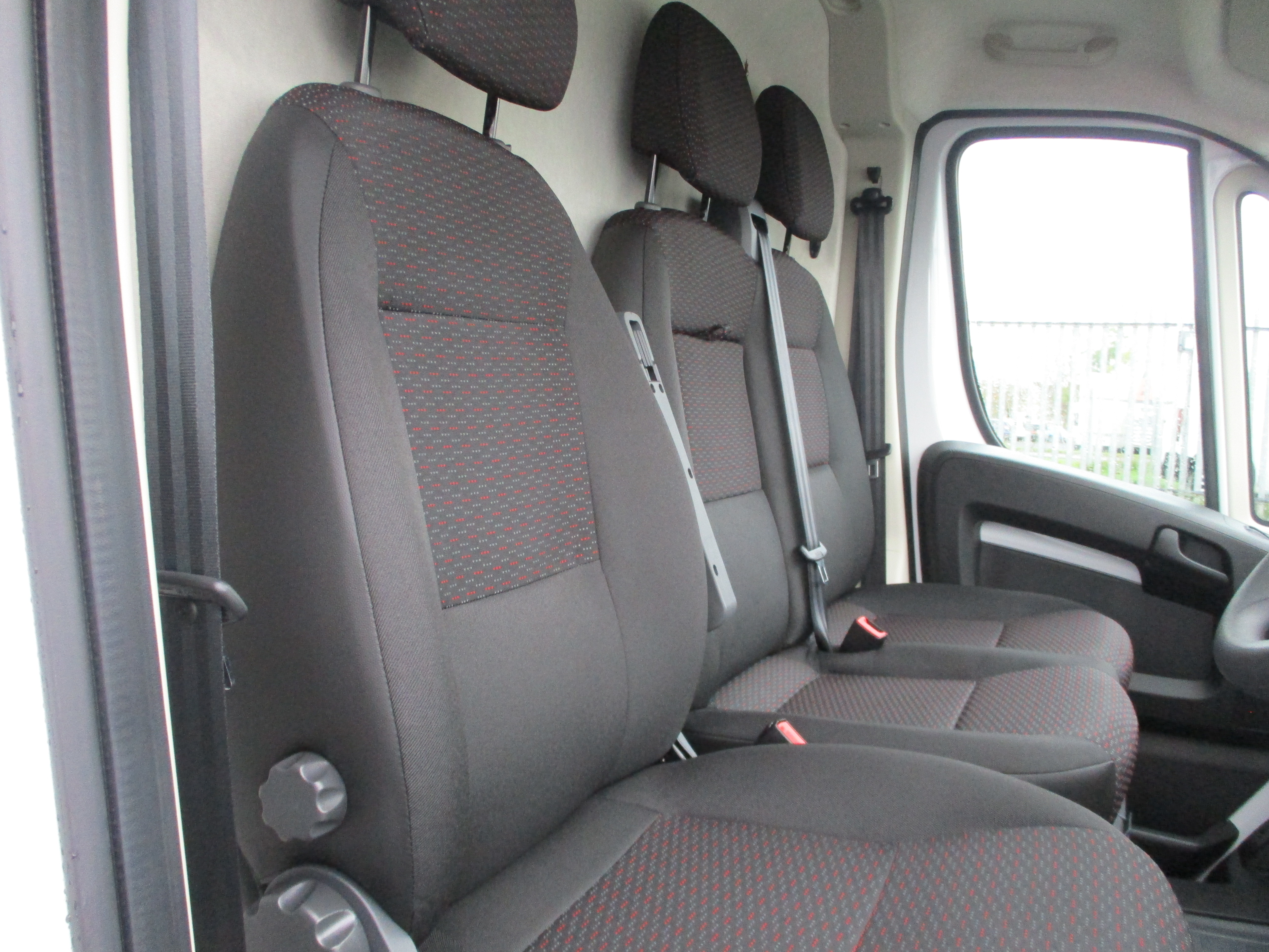 Citreon Relay 35 2.2 BlueHDi 140PS L3H2 LWB Medium Roof Enterprise Edition  (Pre Reg Van with Delivery Miles)