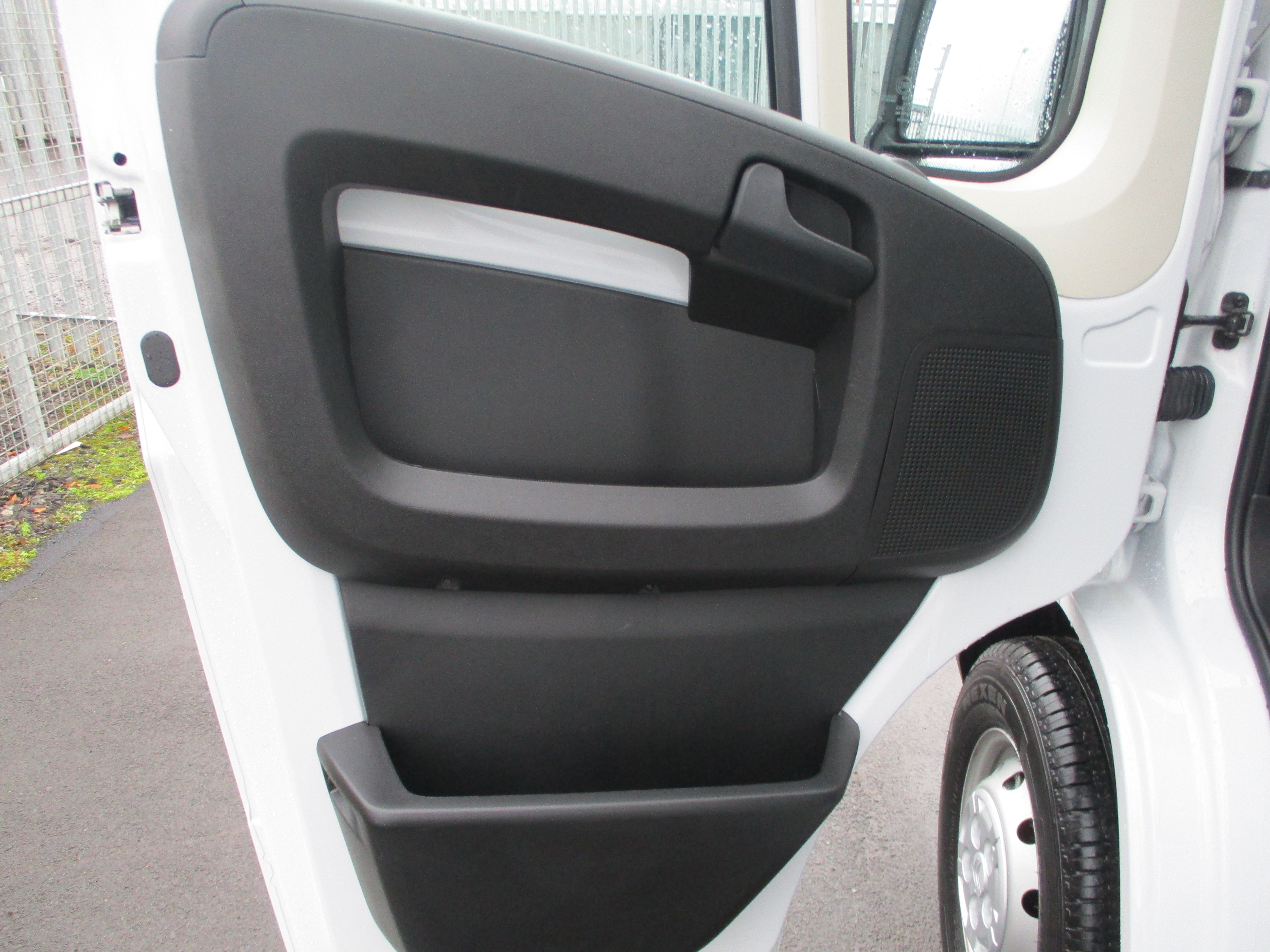 Citreon Relay 35 2.2 BlueHDi 140PS L3H2 LWB Medium Roof Enterprise Edition  (Pre Reg Van with Delivery Miles)