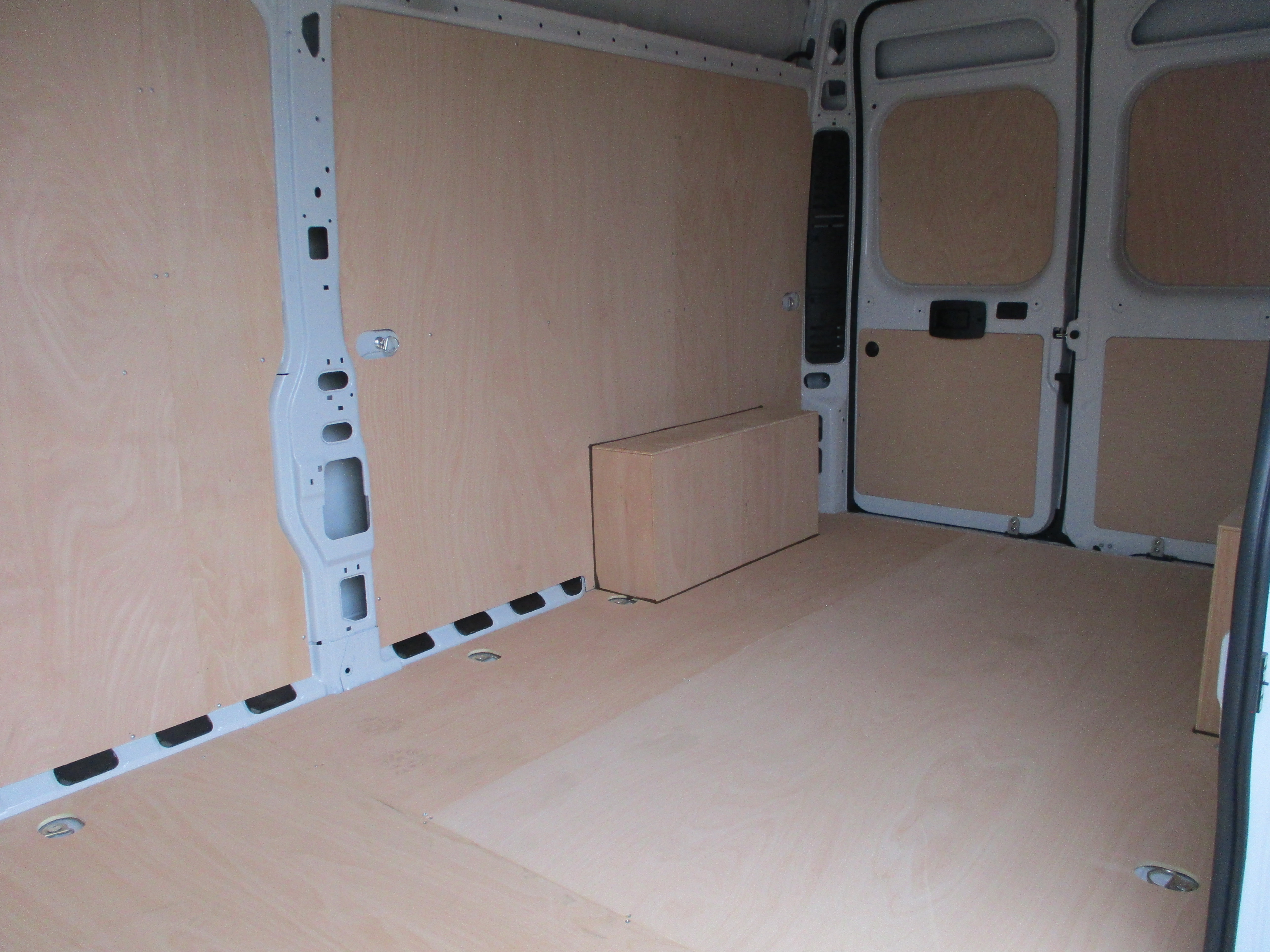Citreon Relay 35 2.2 BlueHDi 140PS L3H2 LWB Medium Roof Enterprise Edition  (Pre Reg Van with Delivery Miles)