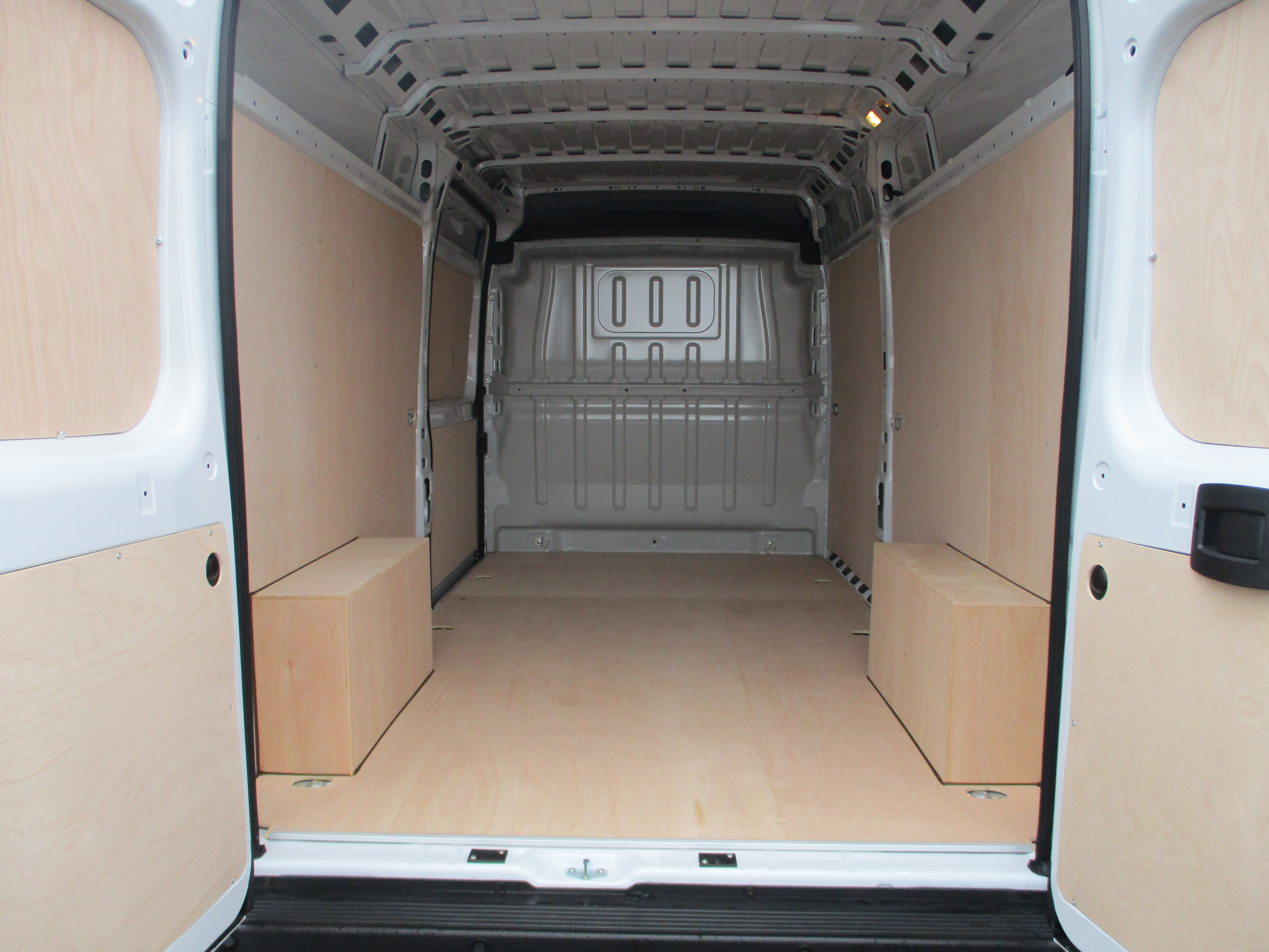 Citreon Relay 35 2.2 BlueHDi 140PS L3H2 LWB Medium Roof Enterprise Edition  (Pre Reg Van with Delivery Miles)
