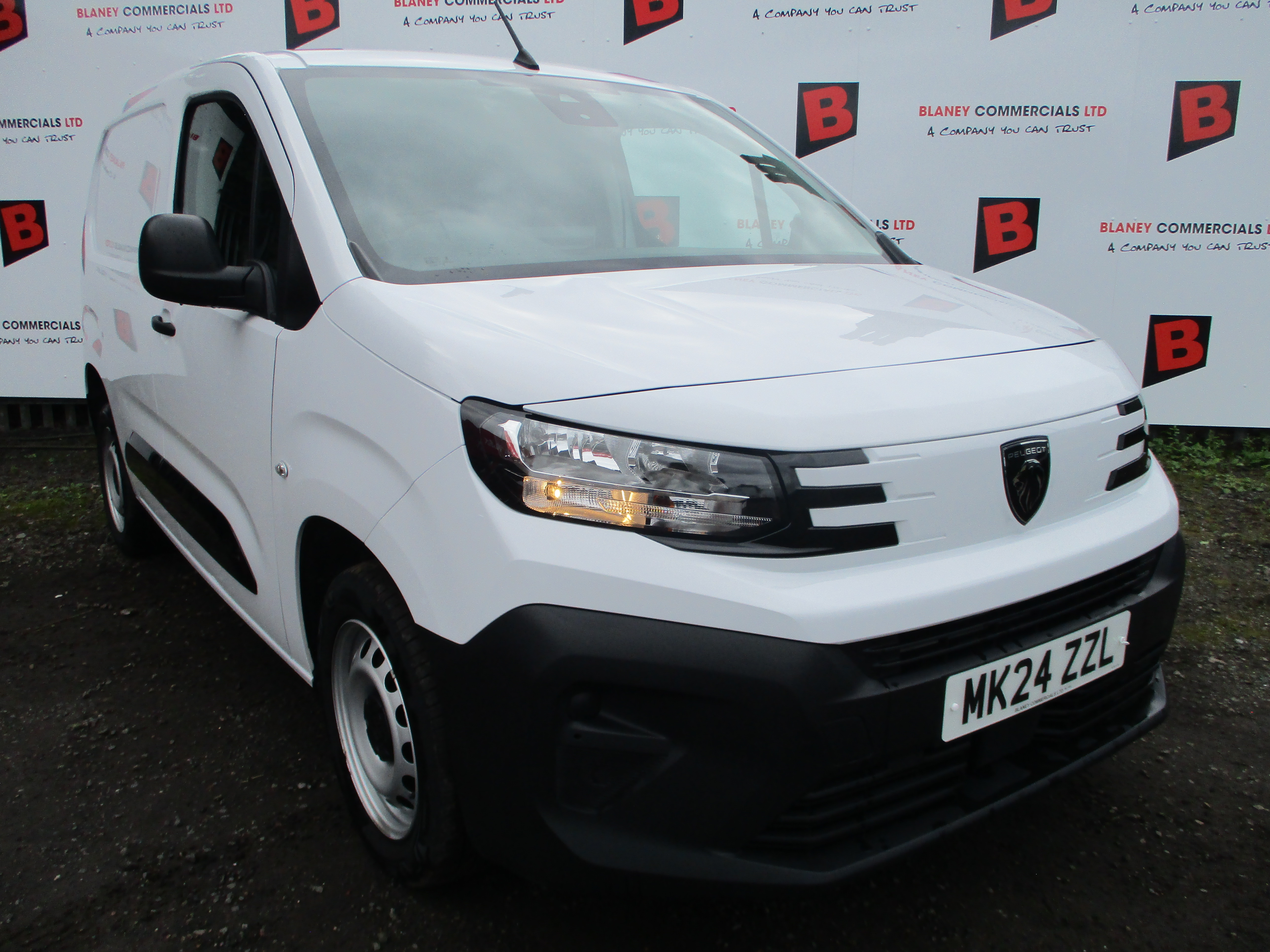 Peugeot Partner 1.5 BlueHDi 100PS Professional Van (COMES FULLY SERVICED)