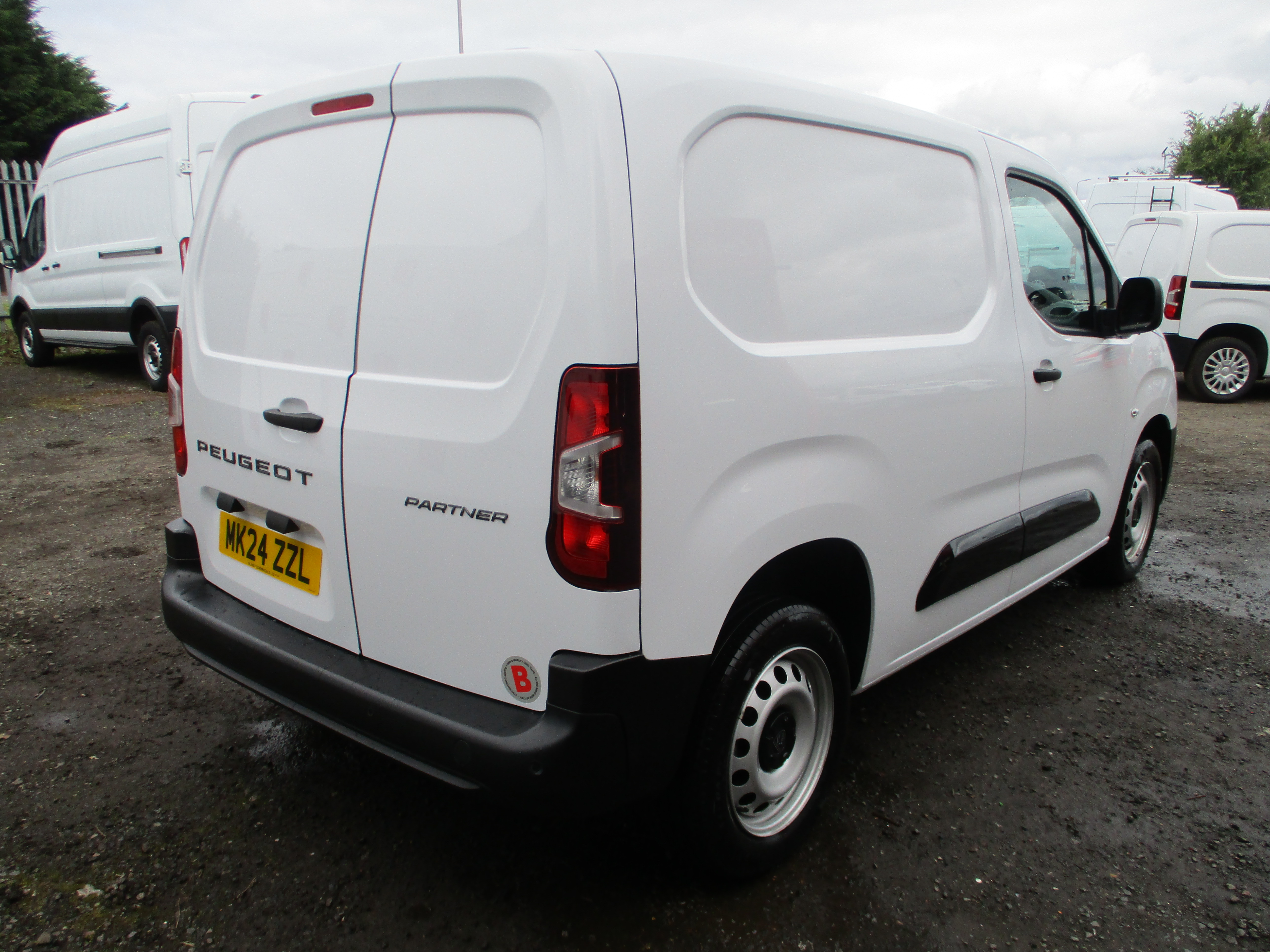 Peugeot Partner 1.5 BlueHDi 100PS Professional Van (COMES FULLY SERVICED)