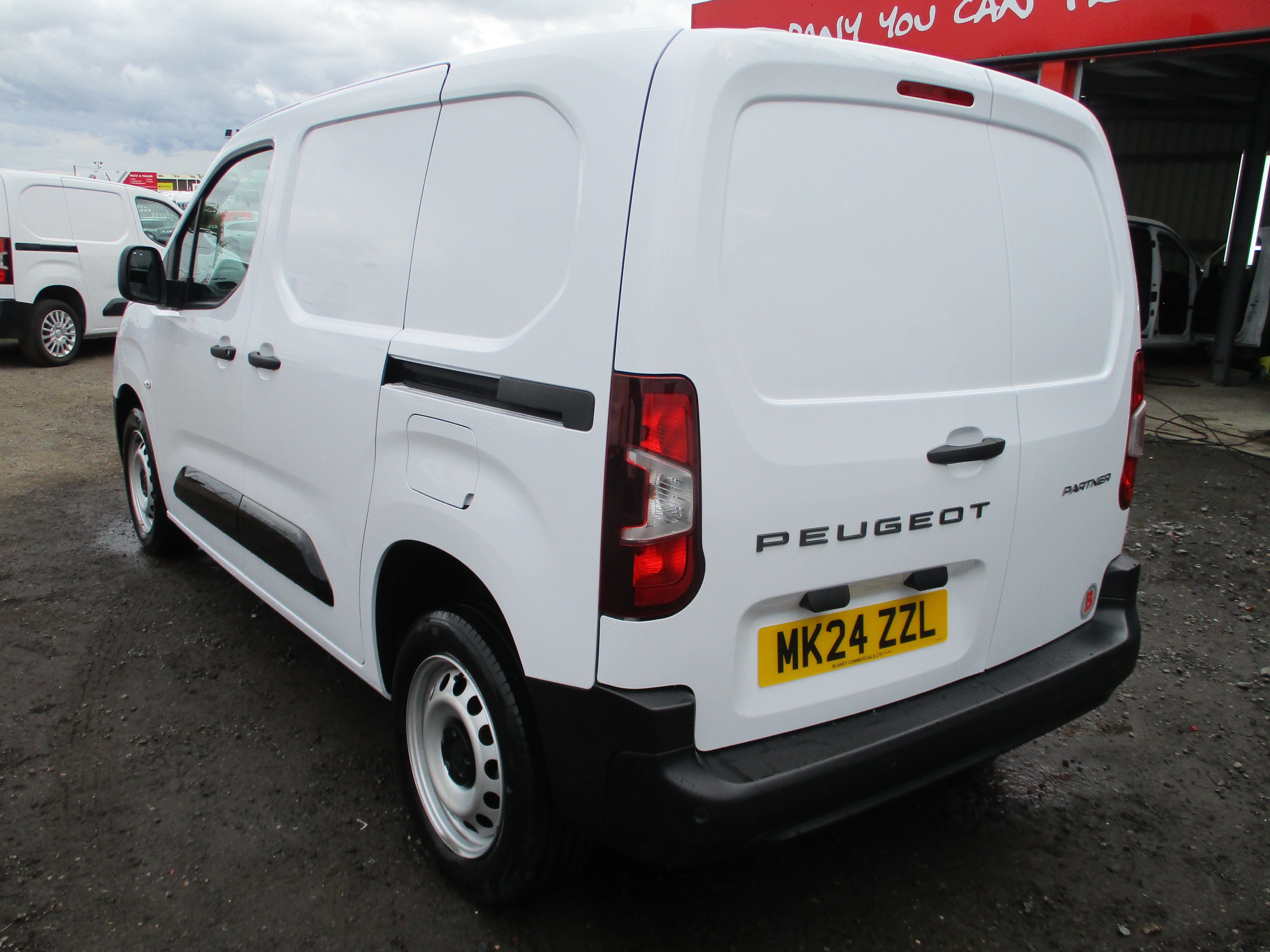 Peugeot Partner 1.5 BlueHDi 100PS Professional Van (COMES FULLY SERVICED)