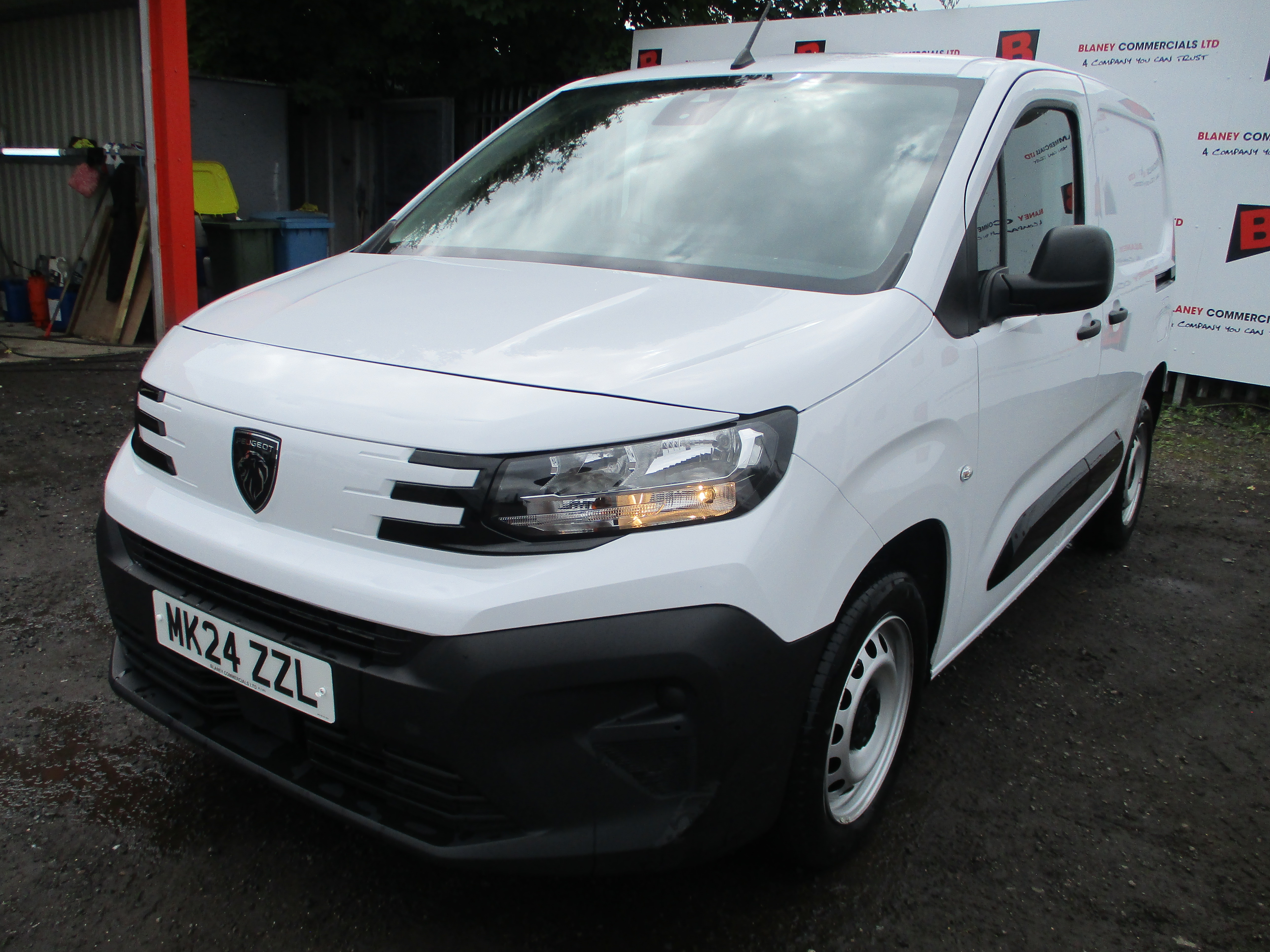 Peugeot Partner 1.5 BlueHDi 100PS Professional Van (COMES FULLY SERVICED)