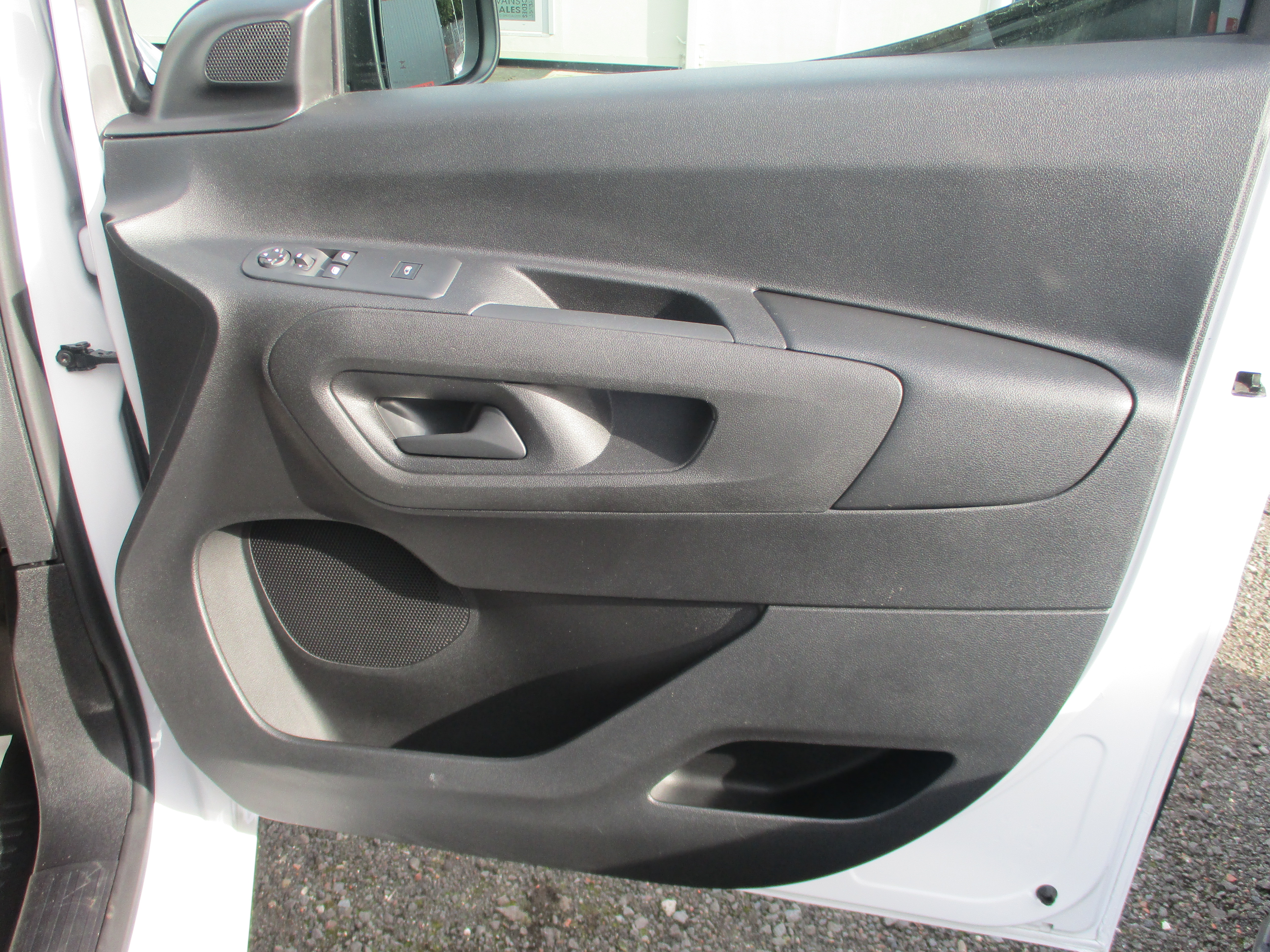 Peugeot Partner 1.5 BlueHDi 100PS Professional Van (COMES FULLY SERVICED)