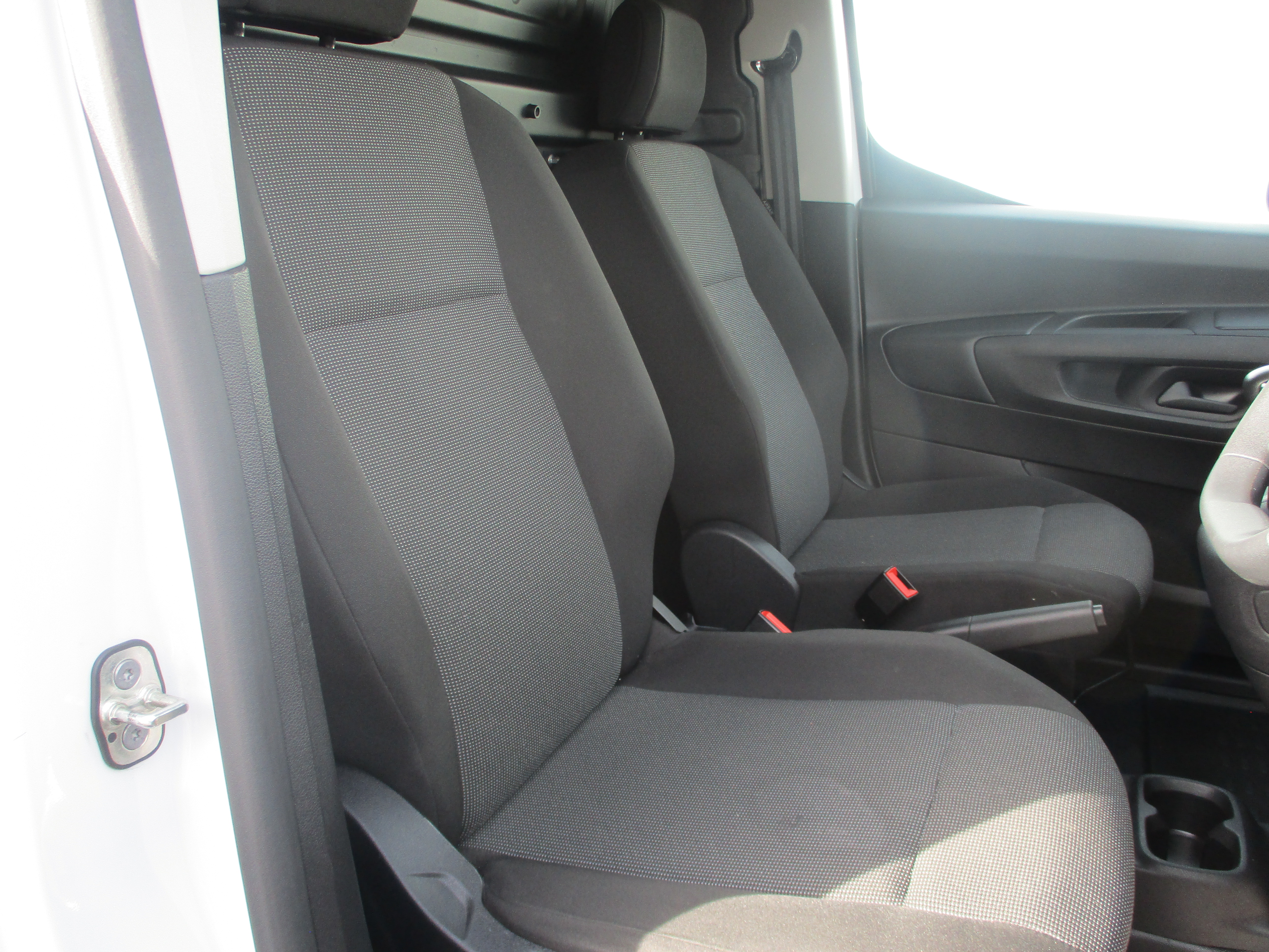 Peugeot Partner 1.5 BlueHDi 100PS Professional Van (COMES FULLY SERVICED)