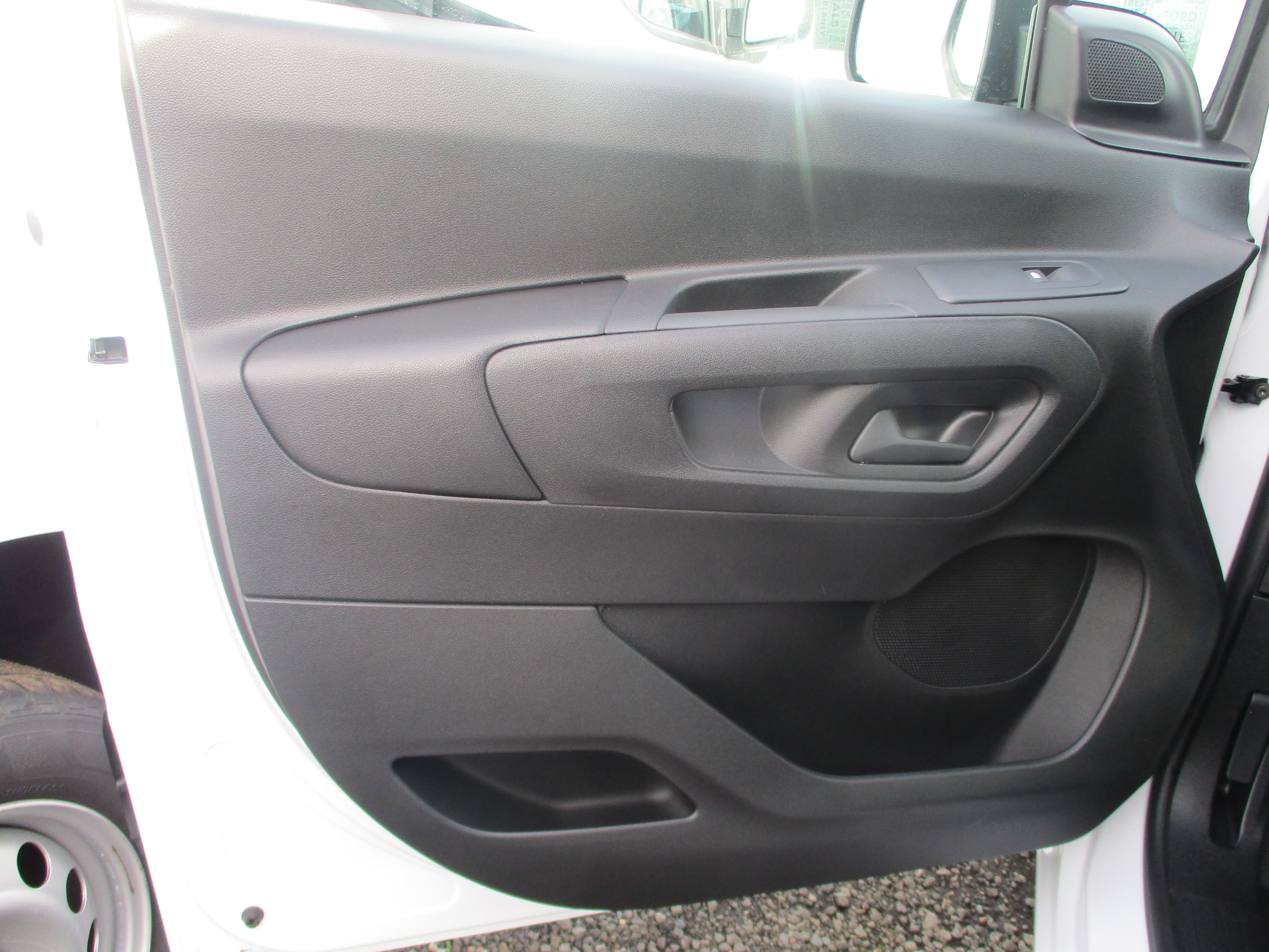 Peugeot Partner 1.5 BlueHDi 100PS Professional Van (COMES FULLY SERVICED)