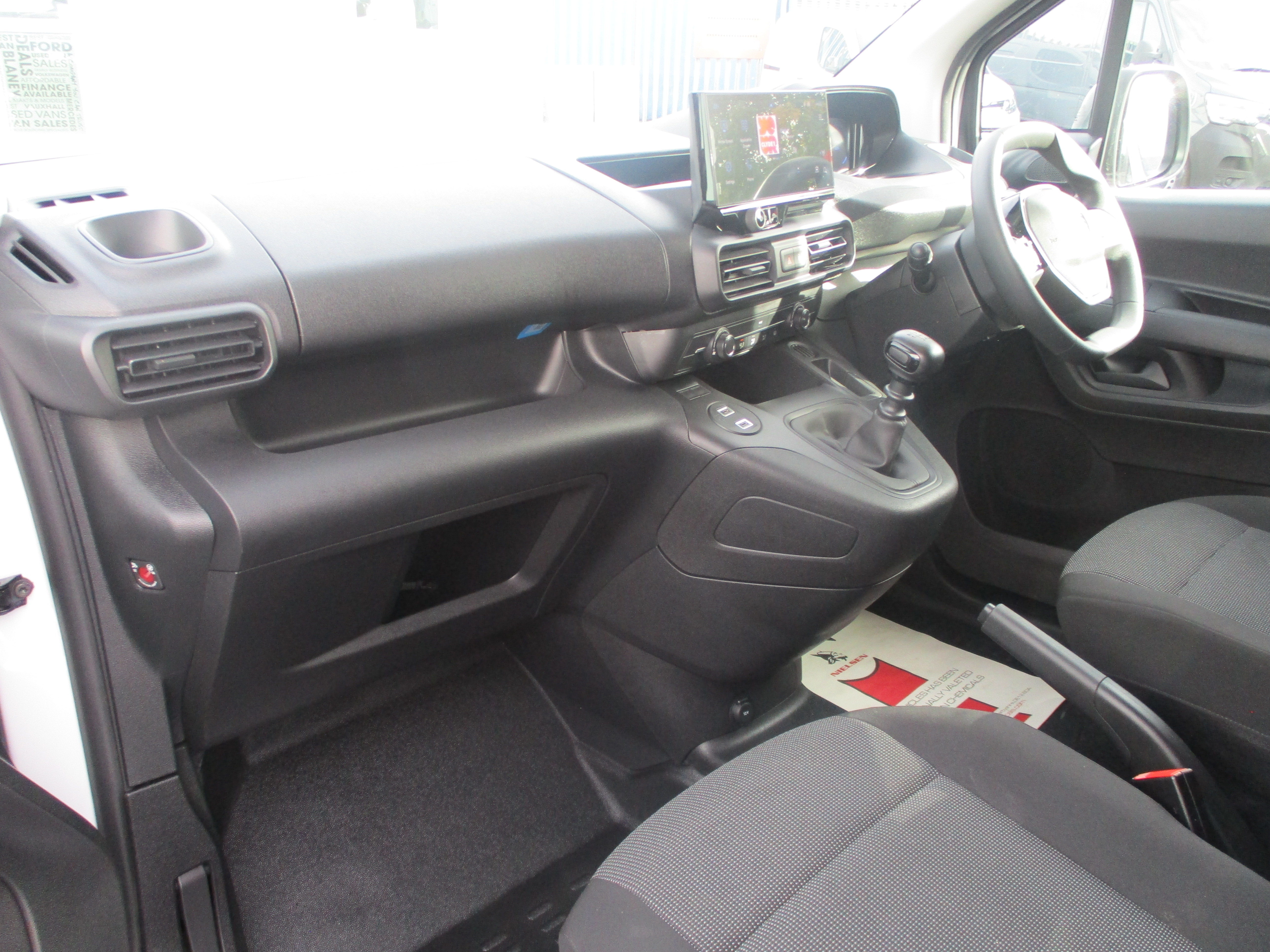 Peugeot Partner 1.5 BlueHDi 100PS Professional Van (COMES FULLY SERVICED)