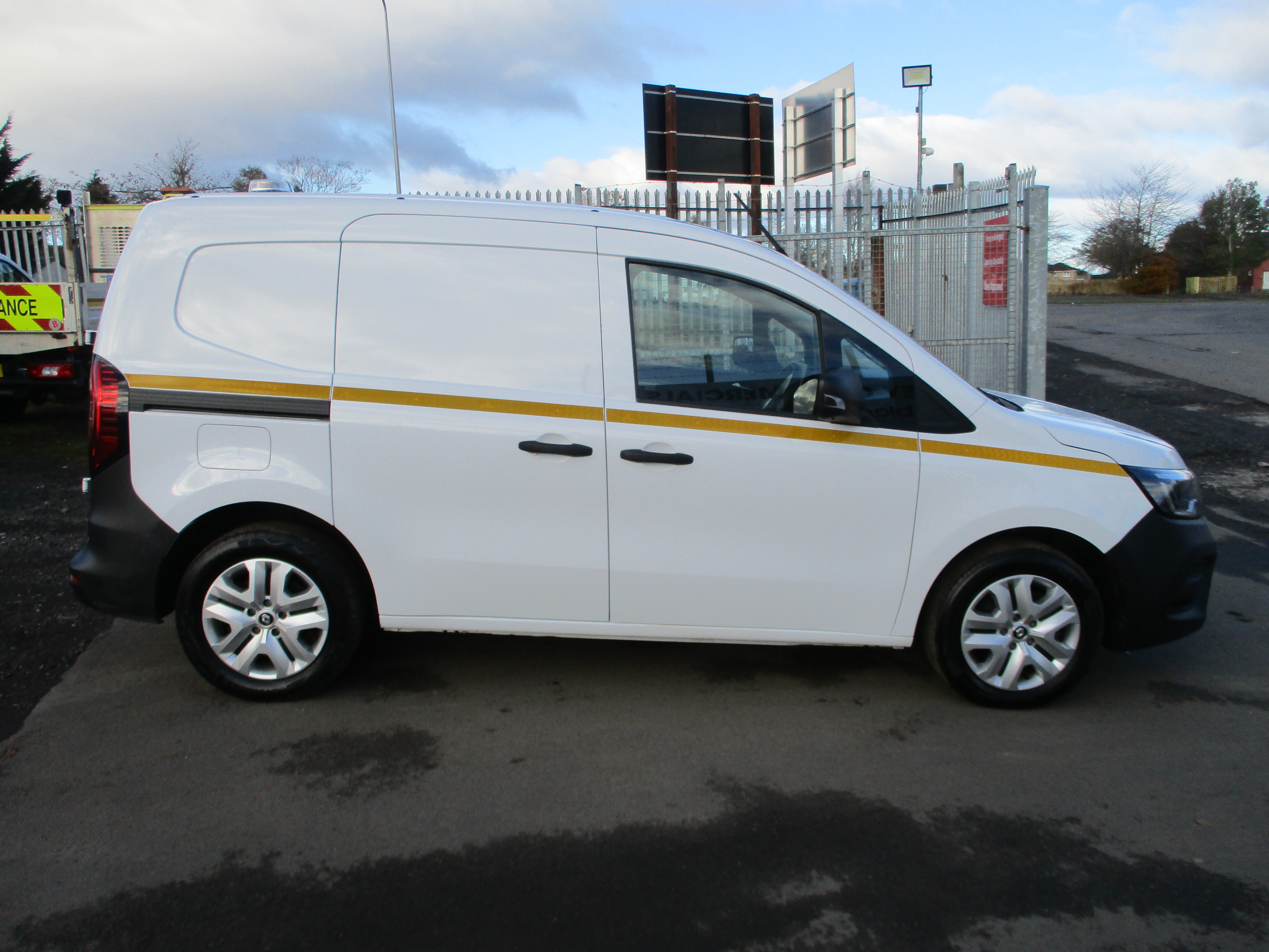 Renault Kangoo L1 ML19 Blue dCi Advance Model (NICE SPEC including beacon & WARRANTY TILL 2026)