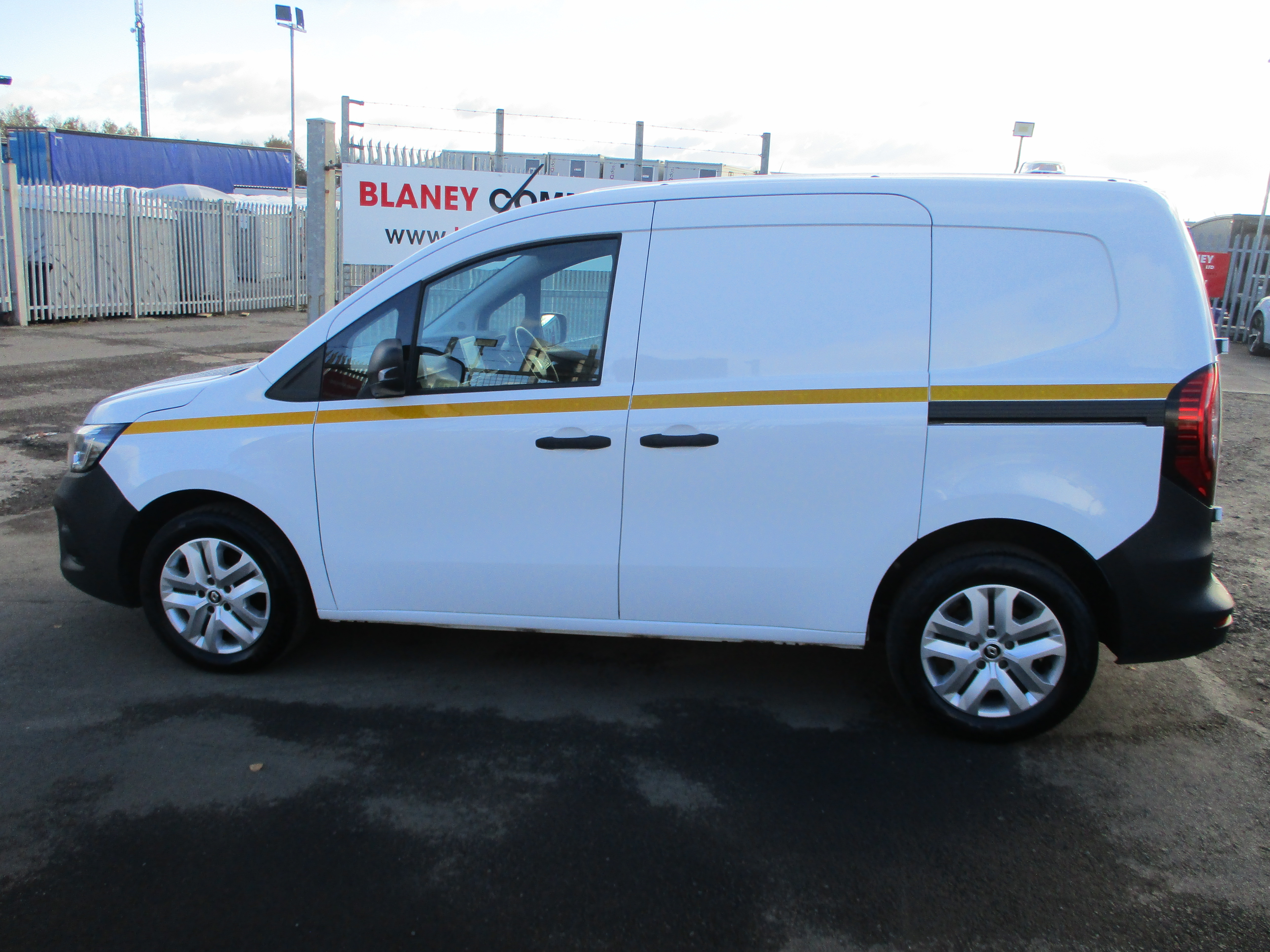 Renault Kangoo L1 ML19 Blue dCi Advance Model (NICE SPEC including beacon & WARRANTY TILL 2026)