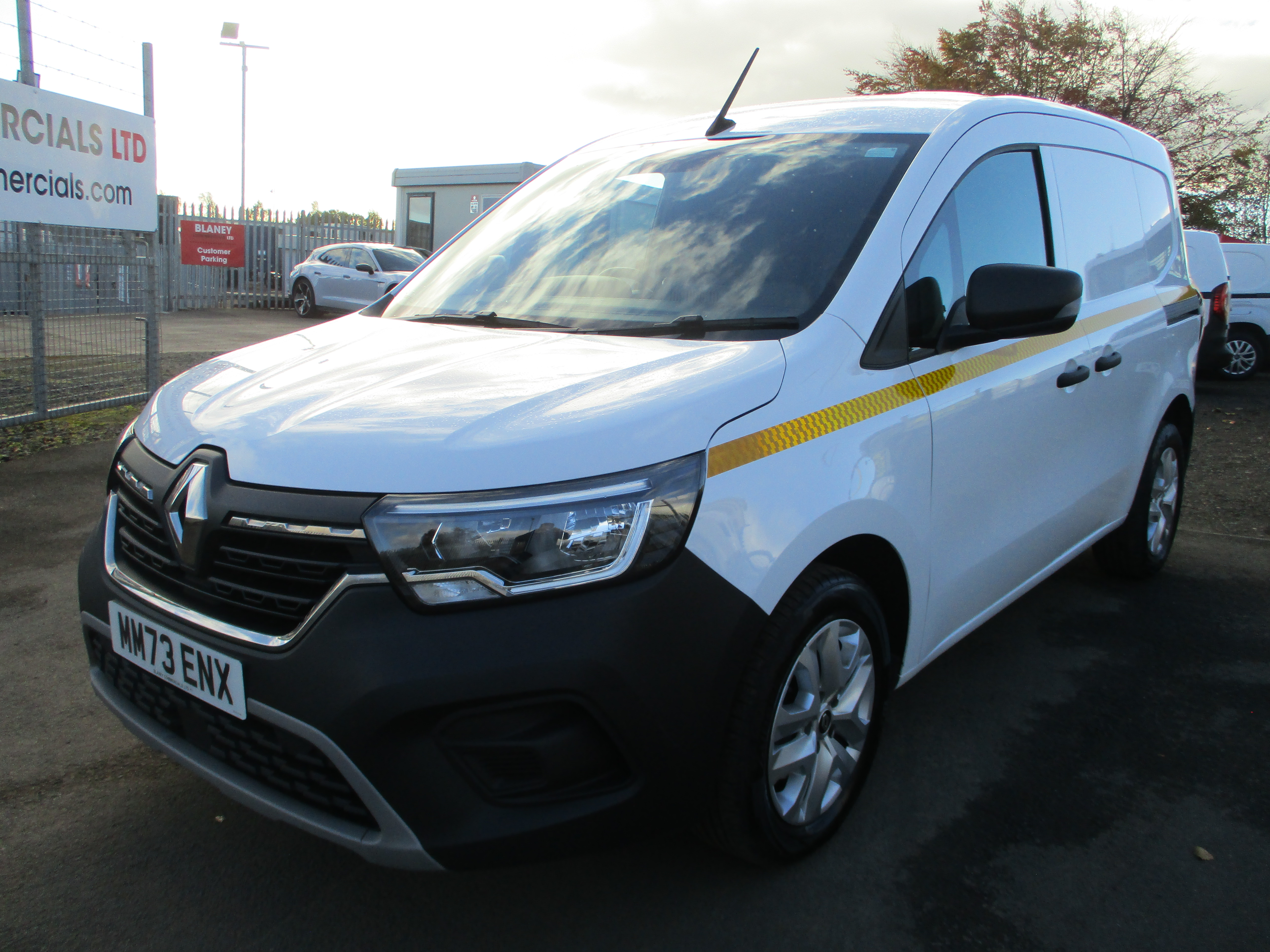 Renault Kangoo L1 ML19 Blue dCi Advance Model (NICE SPEC including beacon & WARRANTY TILL 2026)