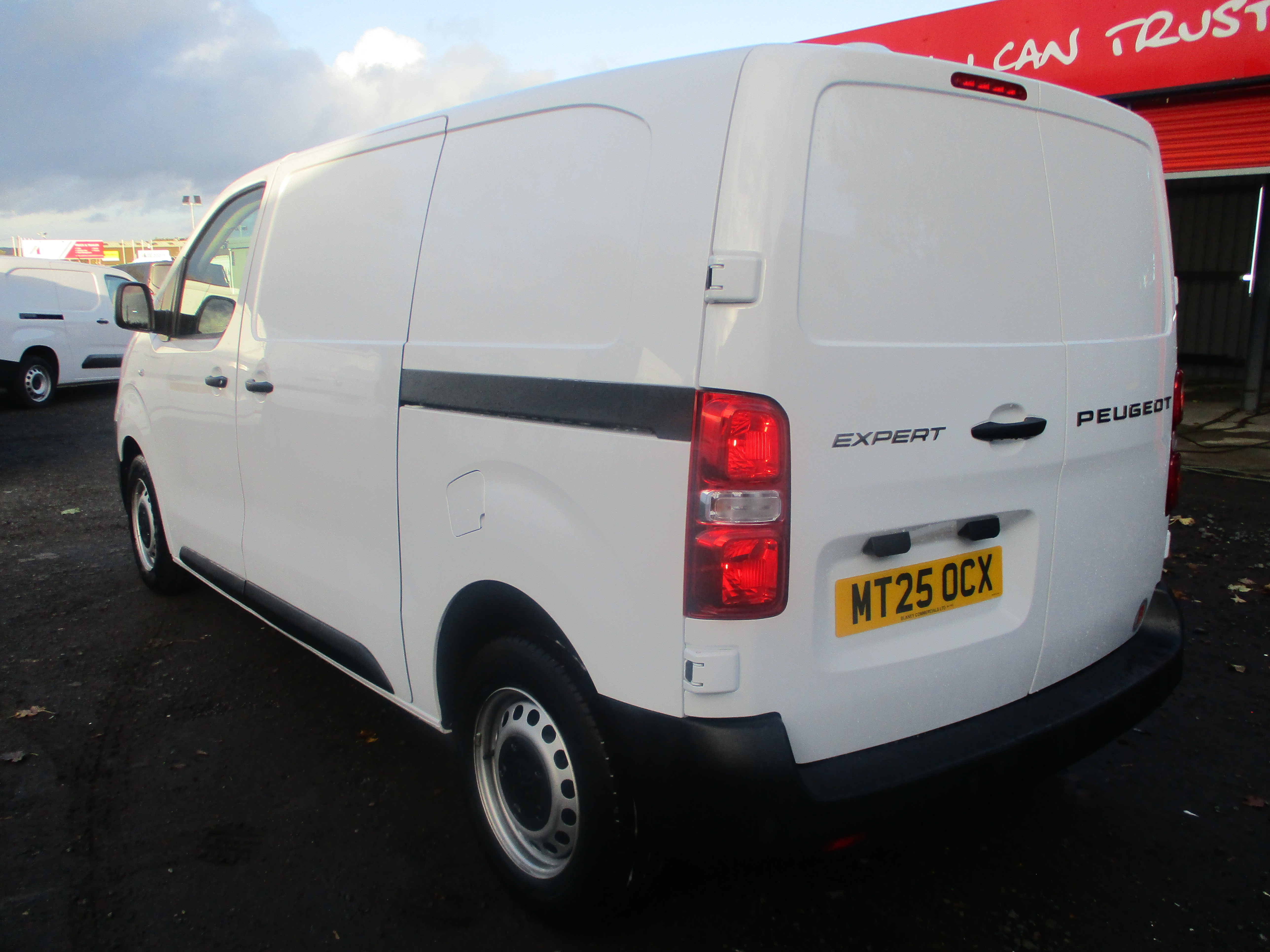 Peugeot Expert L1 1.5 BlueHDi 120PS Professional (MANUFACTURERS WARRANTY TILL 2028 !!)