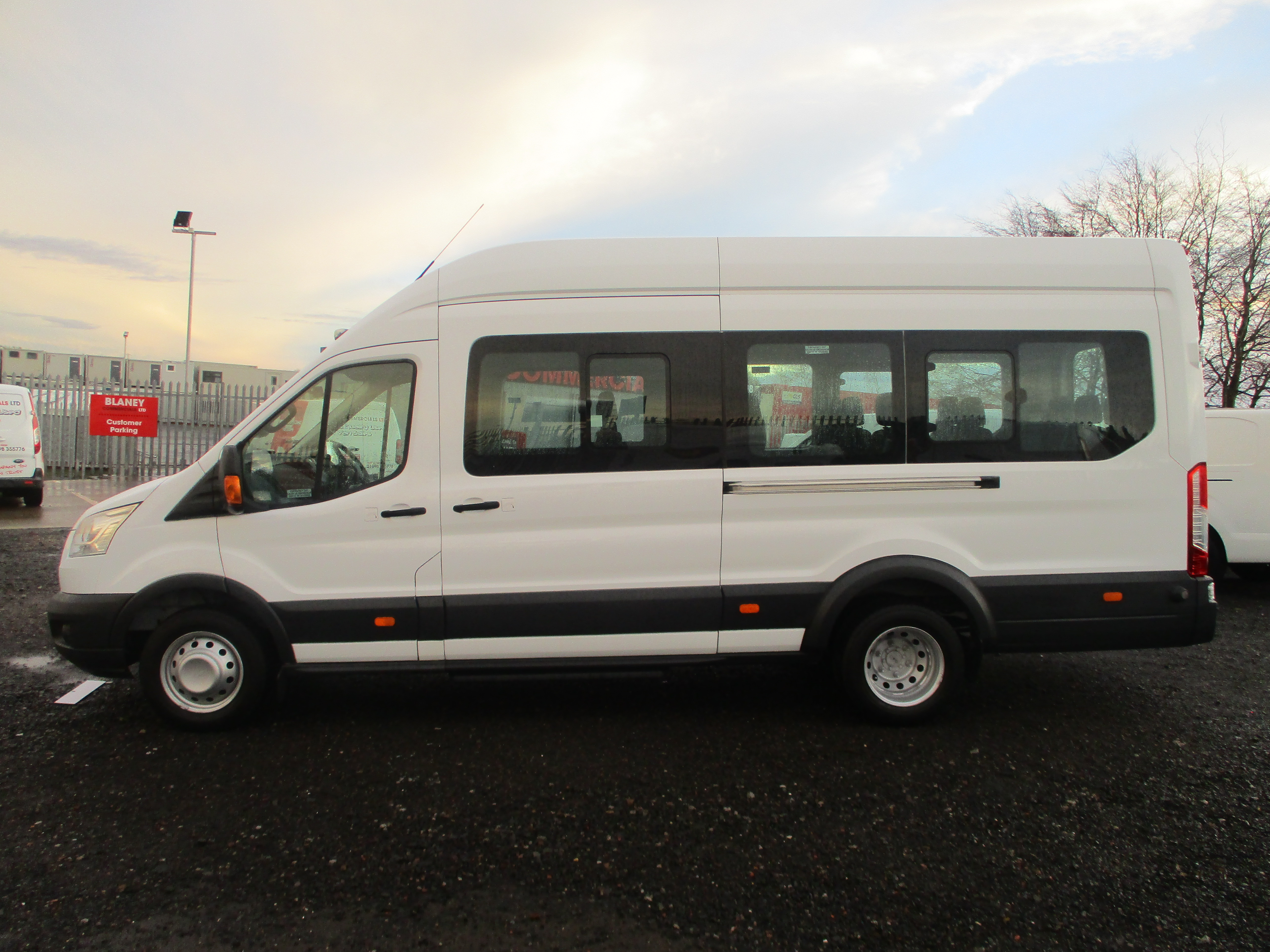 Ford Transit 460 L4 MINIBUS 2.2 TDCi 125PS 17 SEATER with AIR CON ( EX M.O.D ) IMMACULATE!!