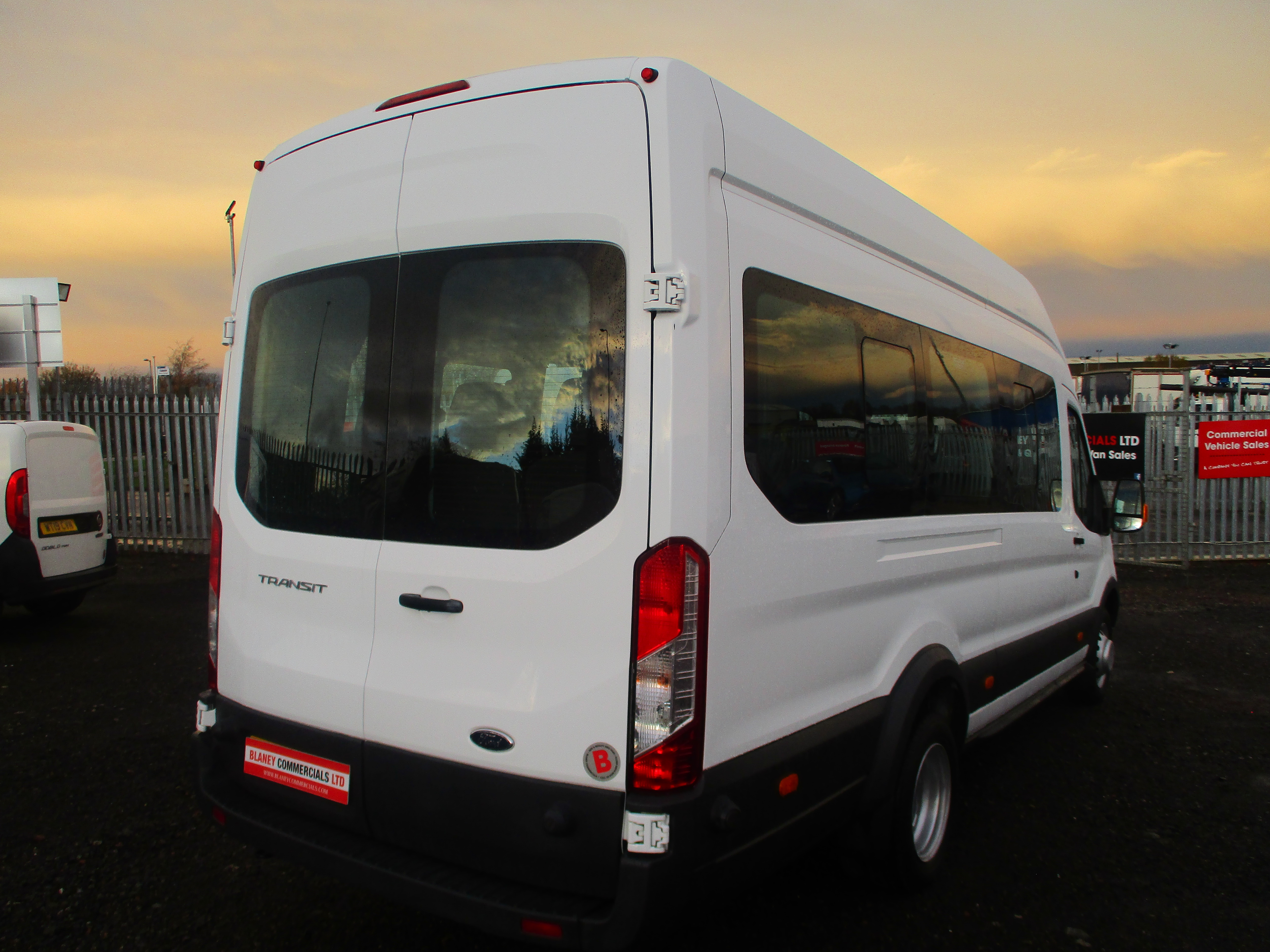 Ford Transit 460 L4 MINIBUS 2.2 TDCi 125PS 17 SEATER with AIR CON ( EX M.O.D ) IMMACULATE!!