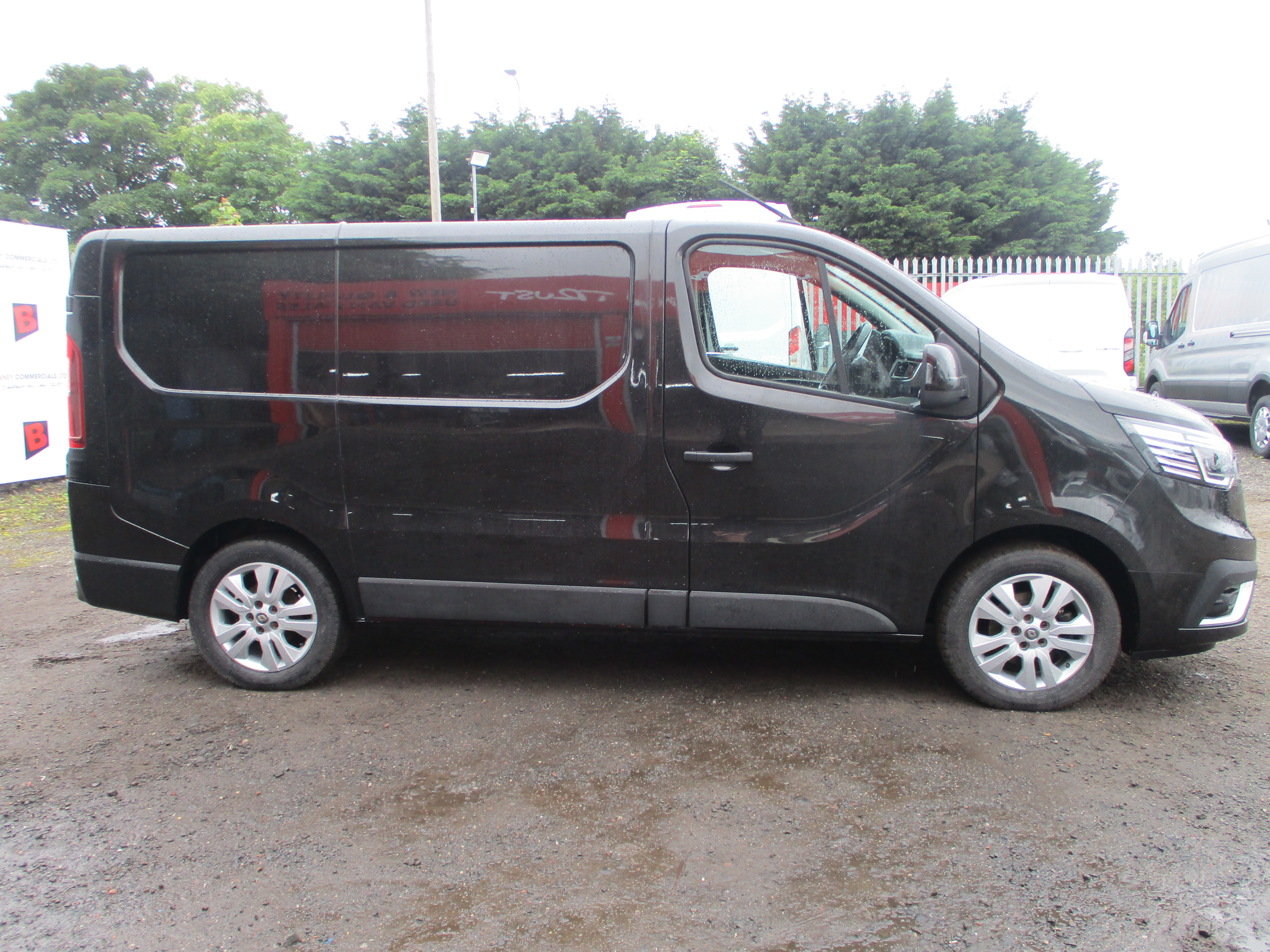 Renault Trafic SL28 Blue dCi 130PS Sport Van (FULL SERVICE HISTORY FROM NEW)
