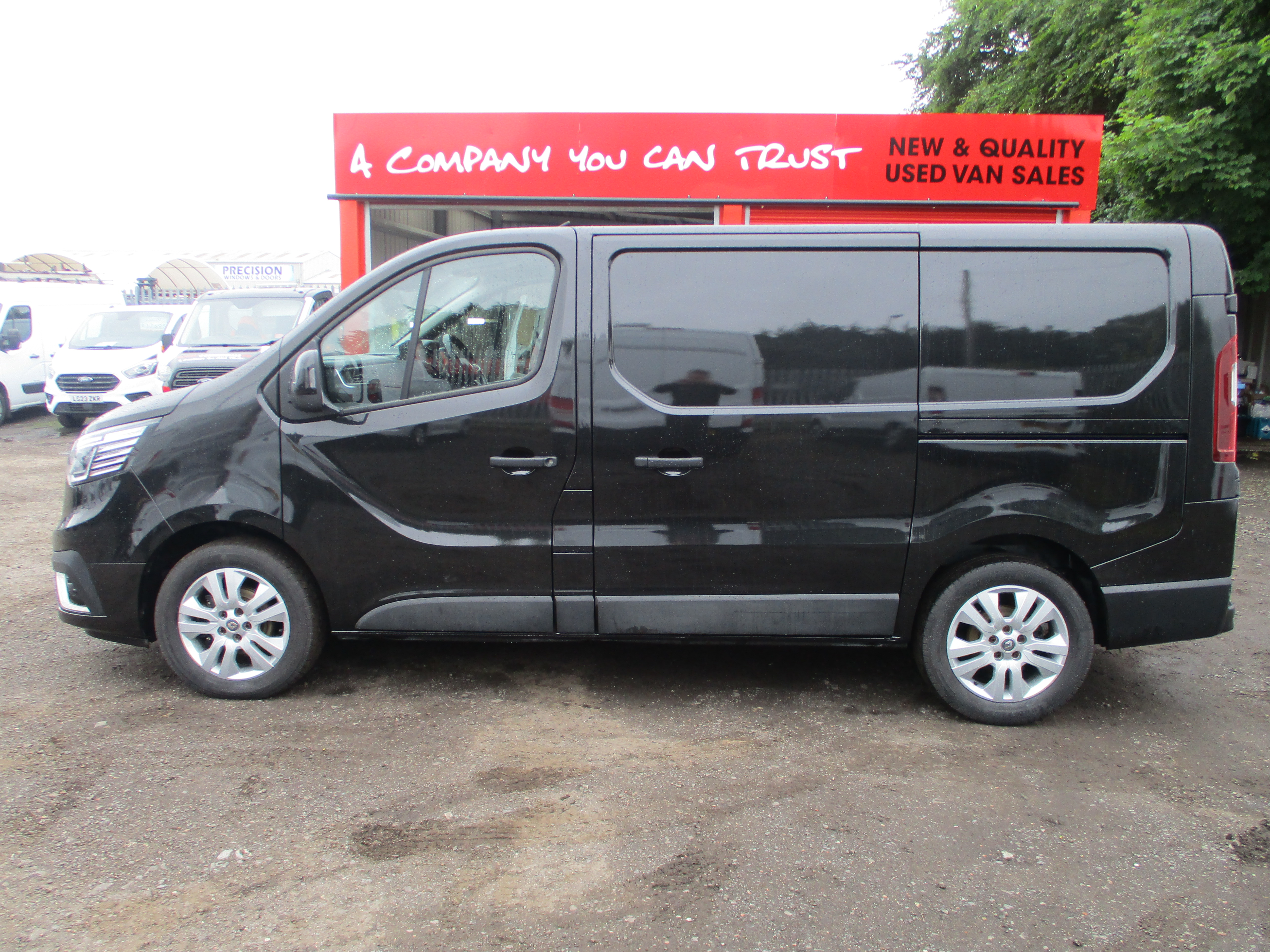 Renault Trafic SL28 Blue dCi 130PS Sport Van (FULL SERVICE HISTORY FROM NEW)