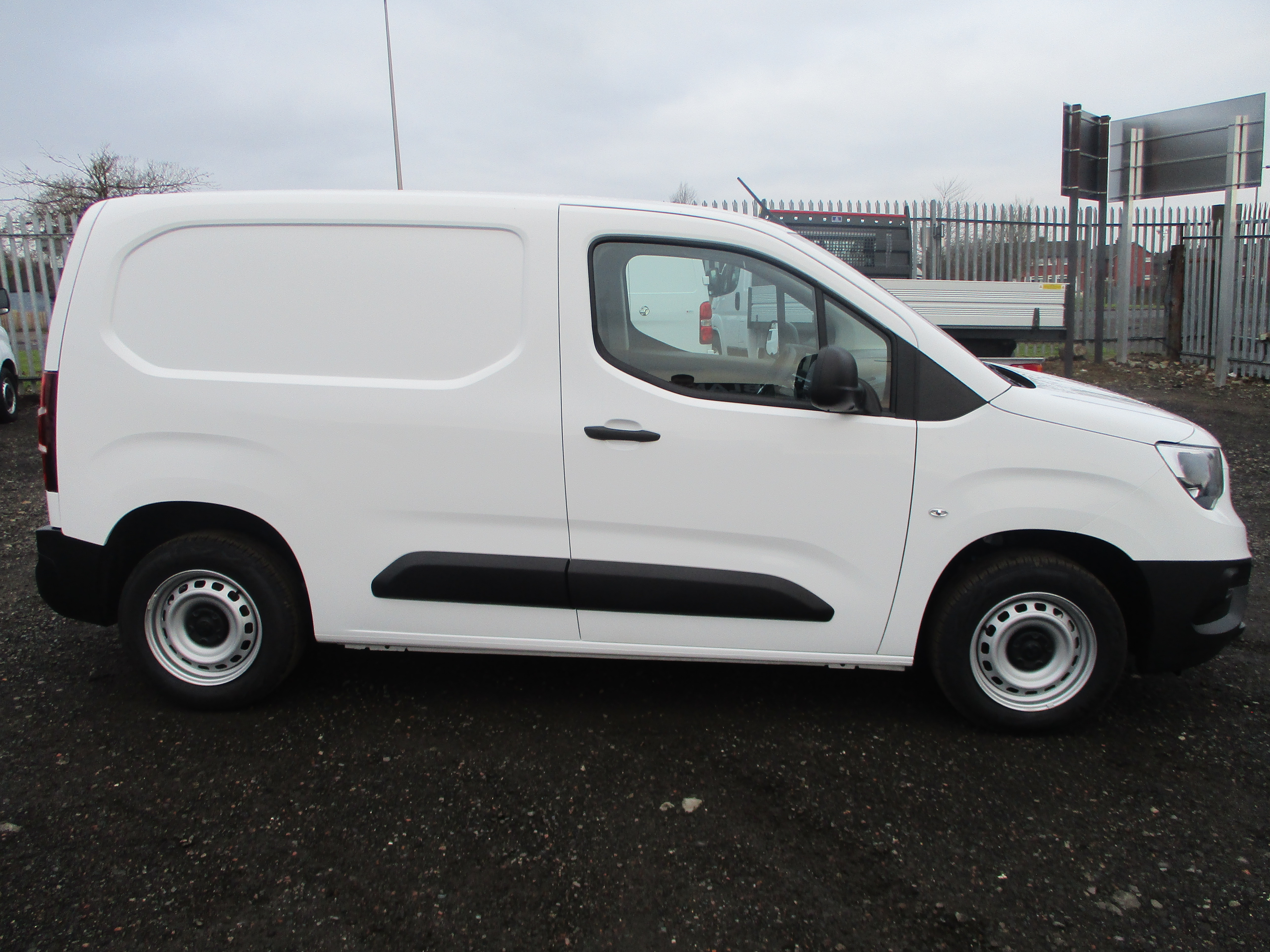 Vauxhall Combo L1H1 2000 1.5 TurboD 100PS Dynamic Panel Van with Air Con