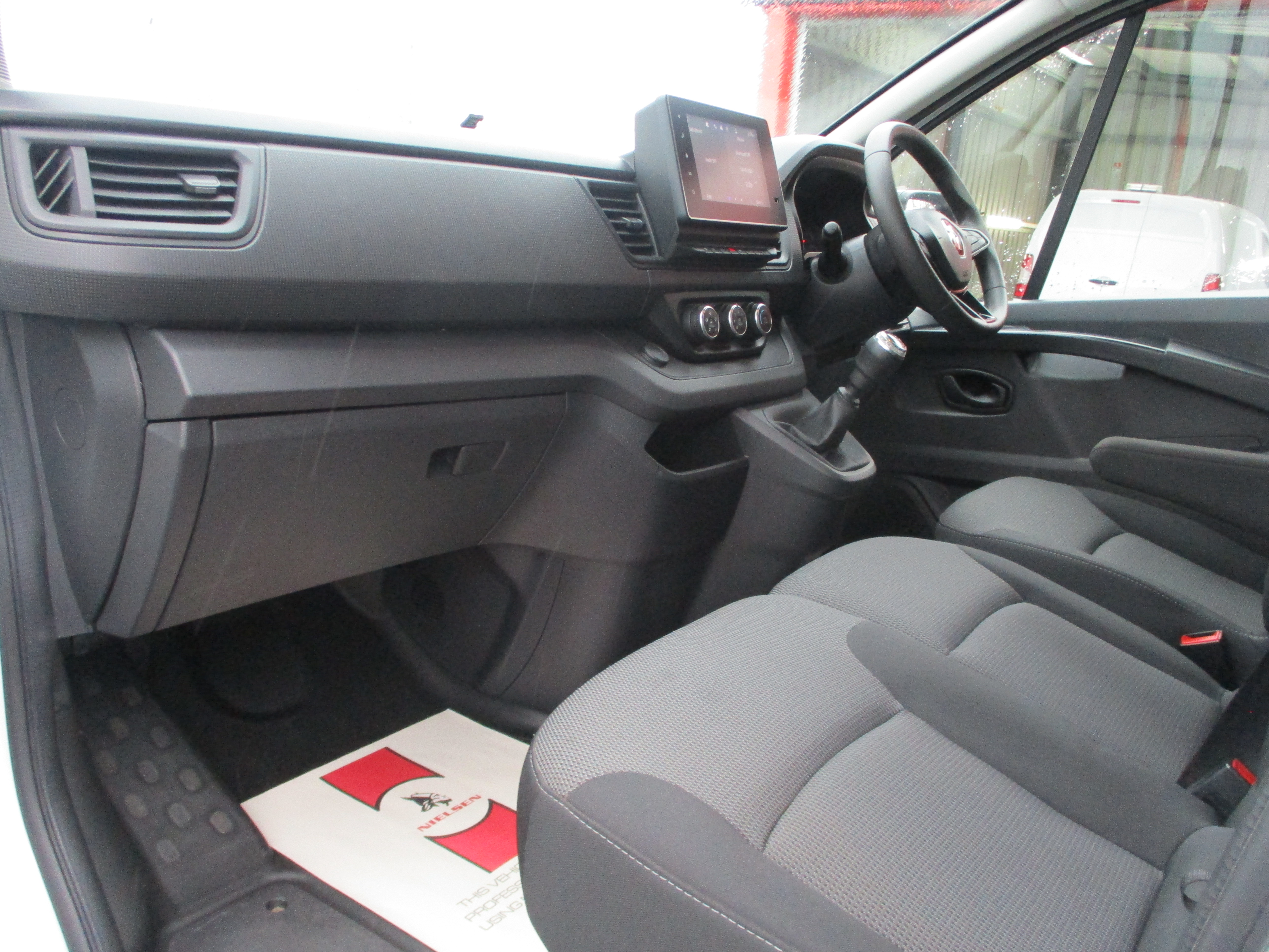 Renault Trafic SL30 BluedCi 130PS Advance Van (REANULT WARRATY TILL 2027)