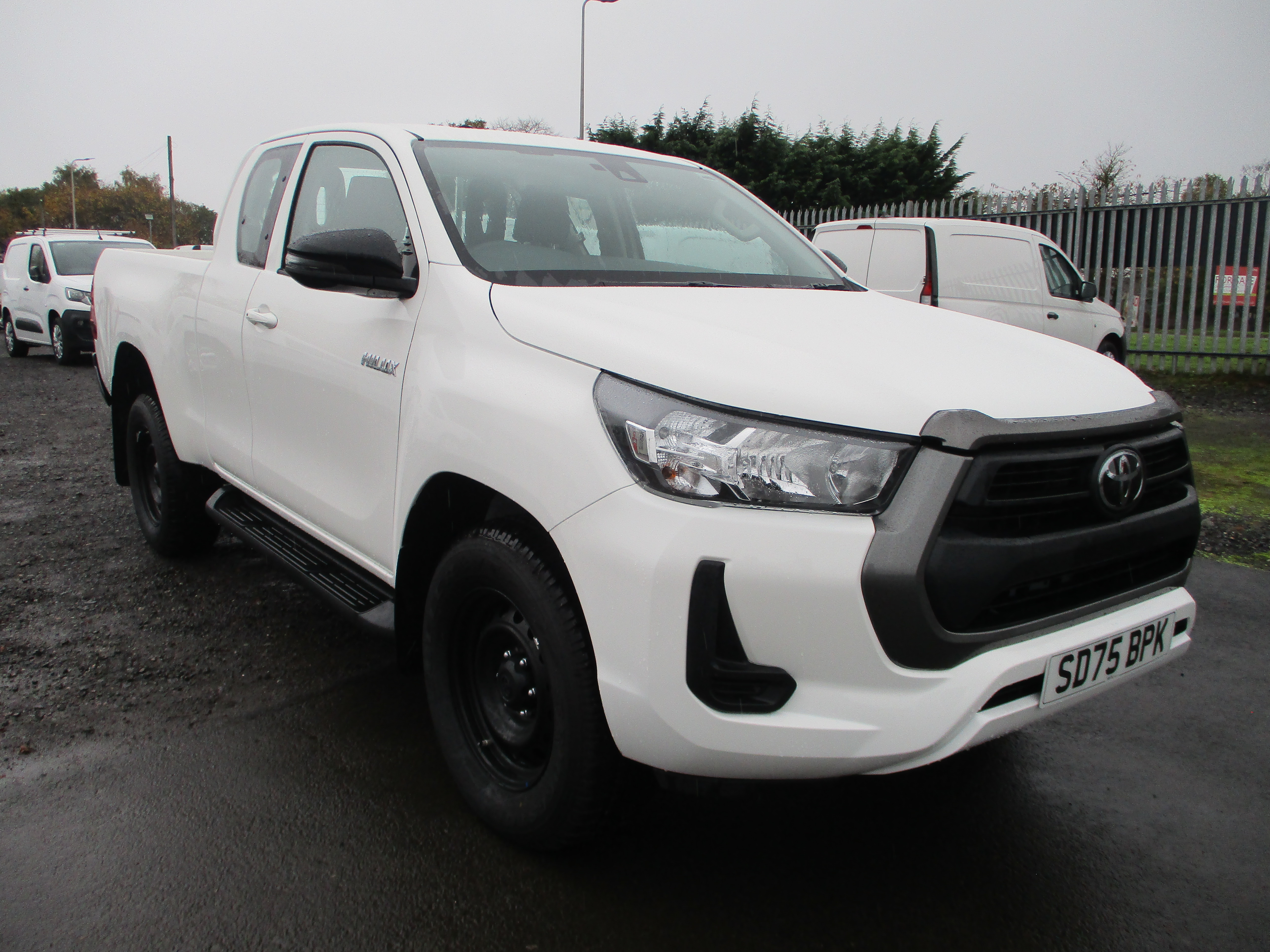 Toyota Hi Lux 2.8 Diesel Extra Cab with nice spec on request (10 YEAR TOYOTA WARRANTY)