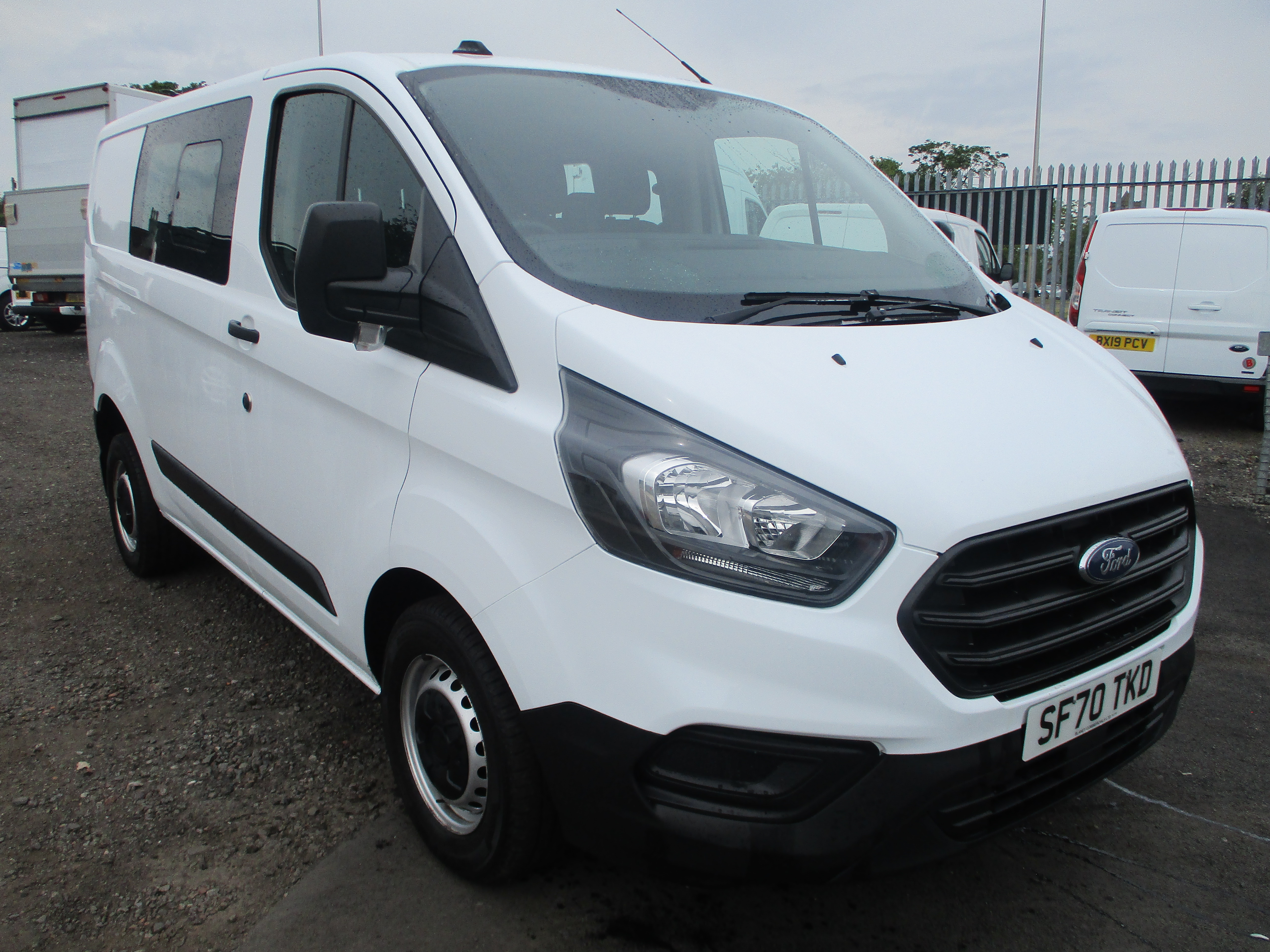 Ford Custom 300 L1H1 DCIV ( 6 Seater ) Leader Crewvan ( &pound;1400 OFF RRP )