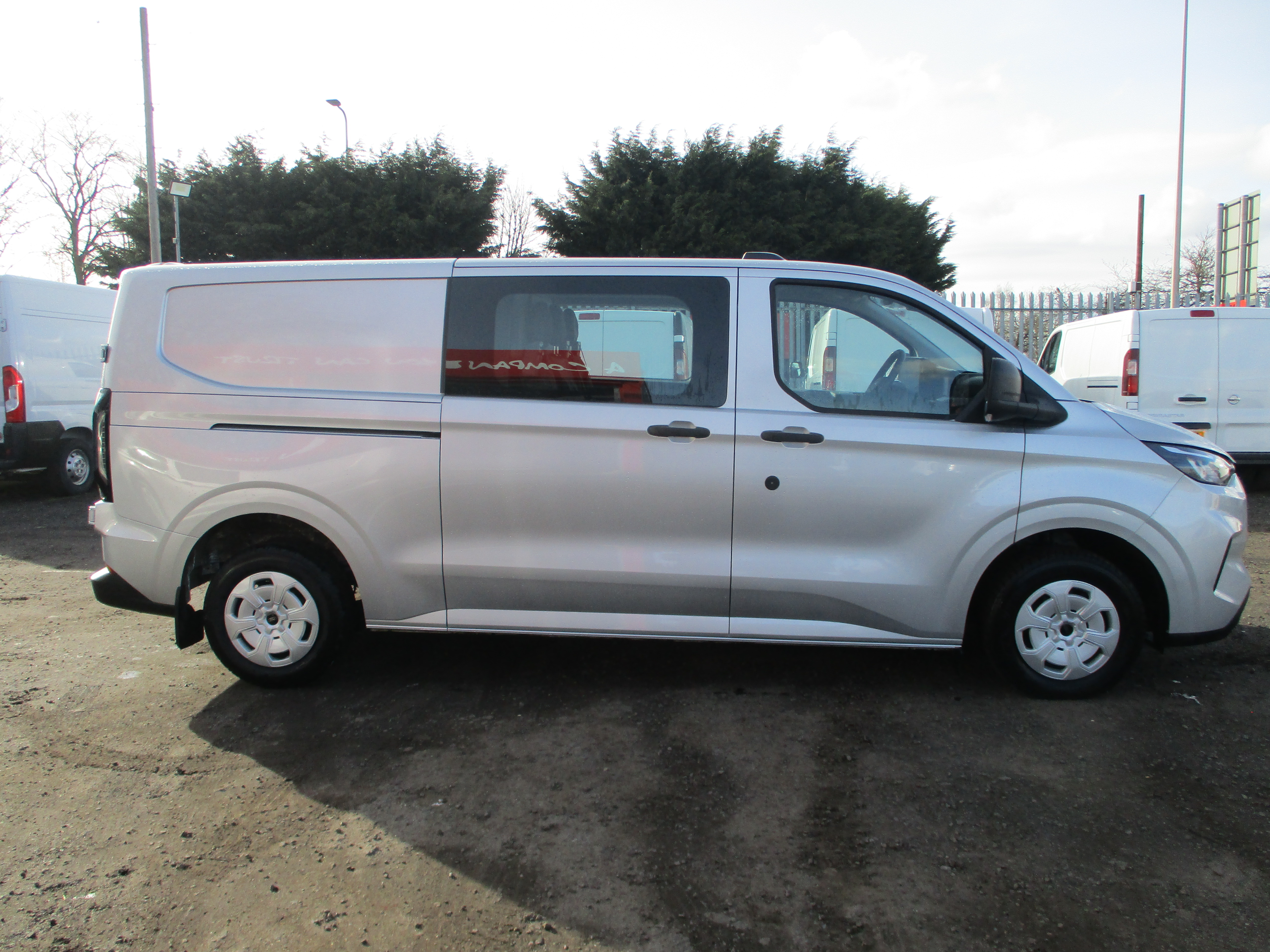 Ford Custom 320 2.0 EcoBlue 136PS L2 (LWB) DCIV TREND (6 SEATER CREWVAN)