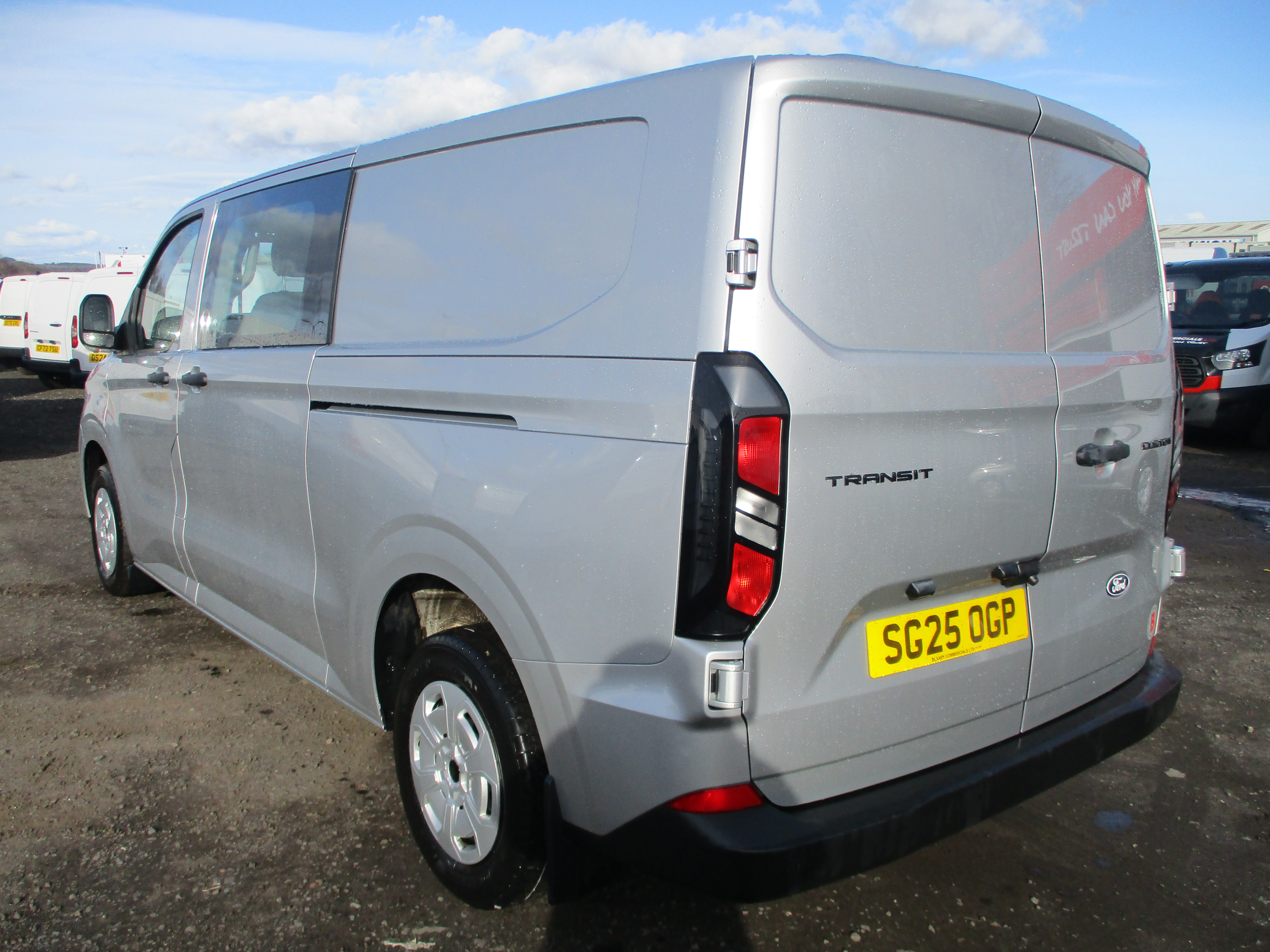 Ford Custom 320 2.0 EcoBlue 136PS L2 (LWB) DCIV TREND (6 SEATER CREWVAN)