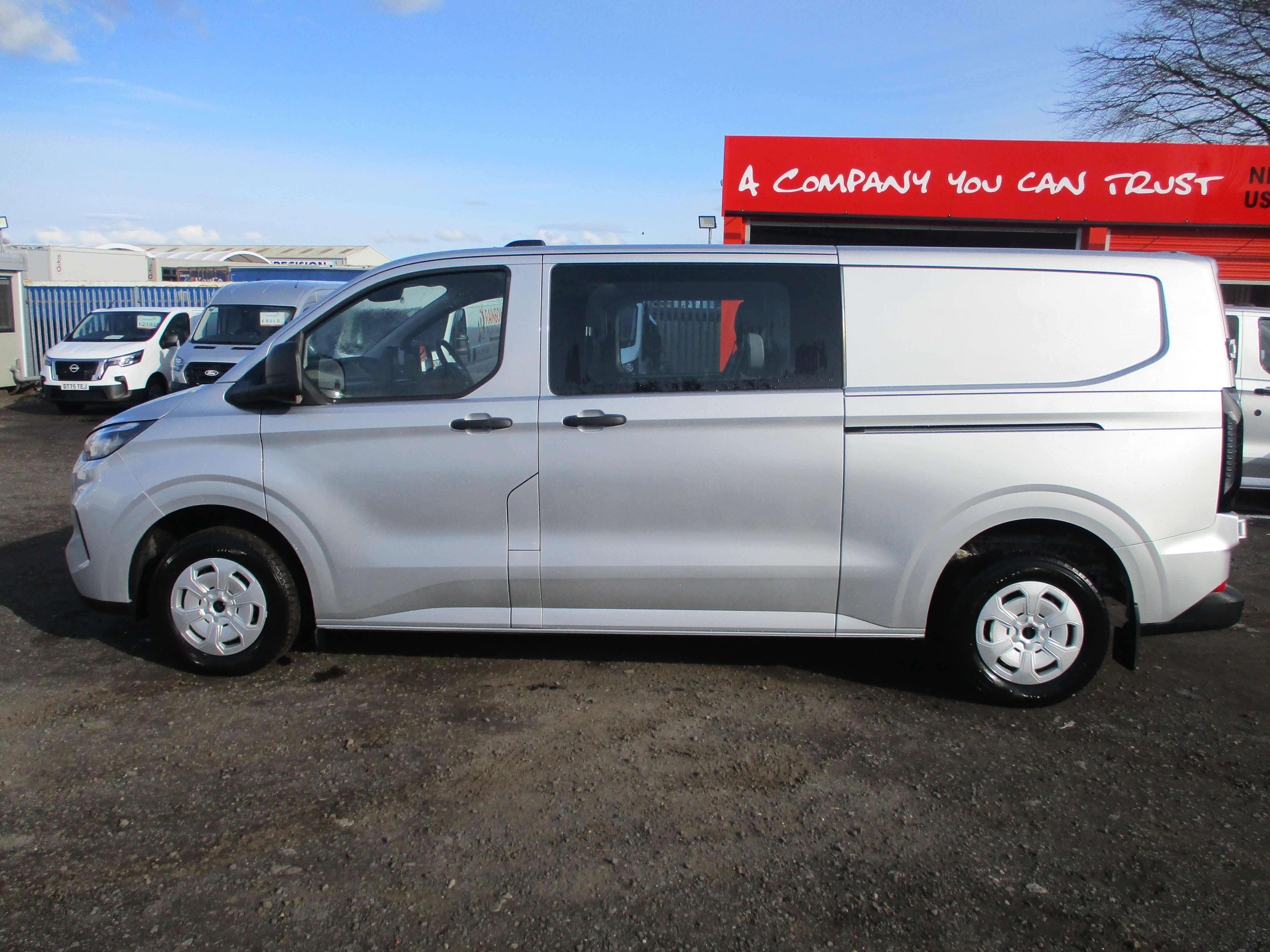 Ford Custom 320 2.0 EcoBlue 136PS L2 (LWB) DCIV TREND (6 SEATER CREWVAN)