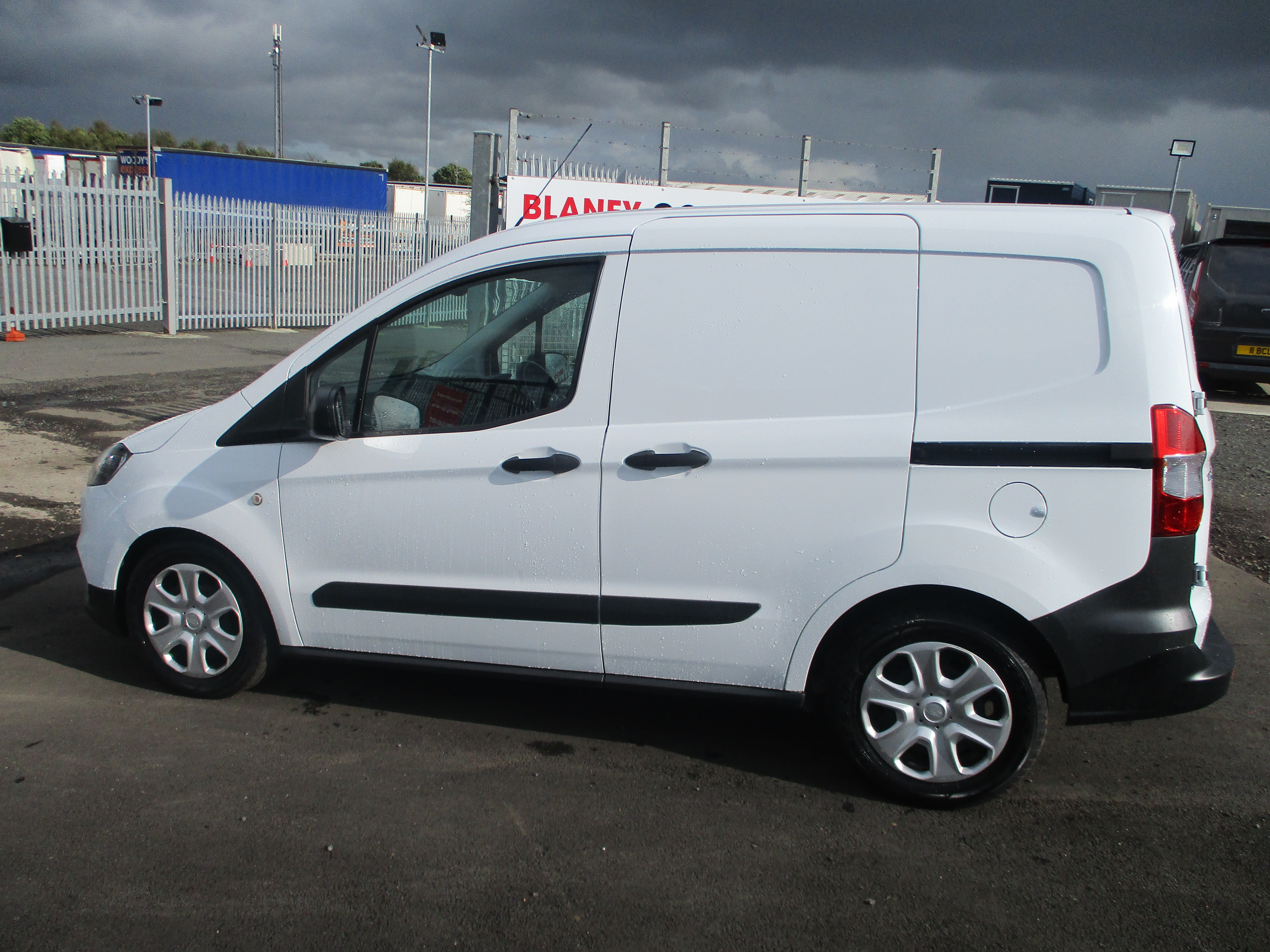 Ford Transit Courier 1.5 TDCi 100PS ( 6 Speed ) Trend Van EURO 6