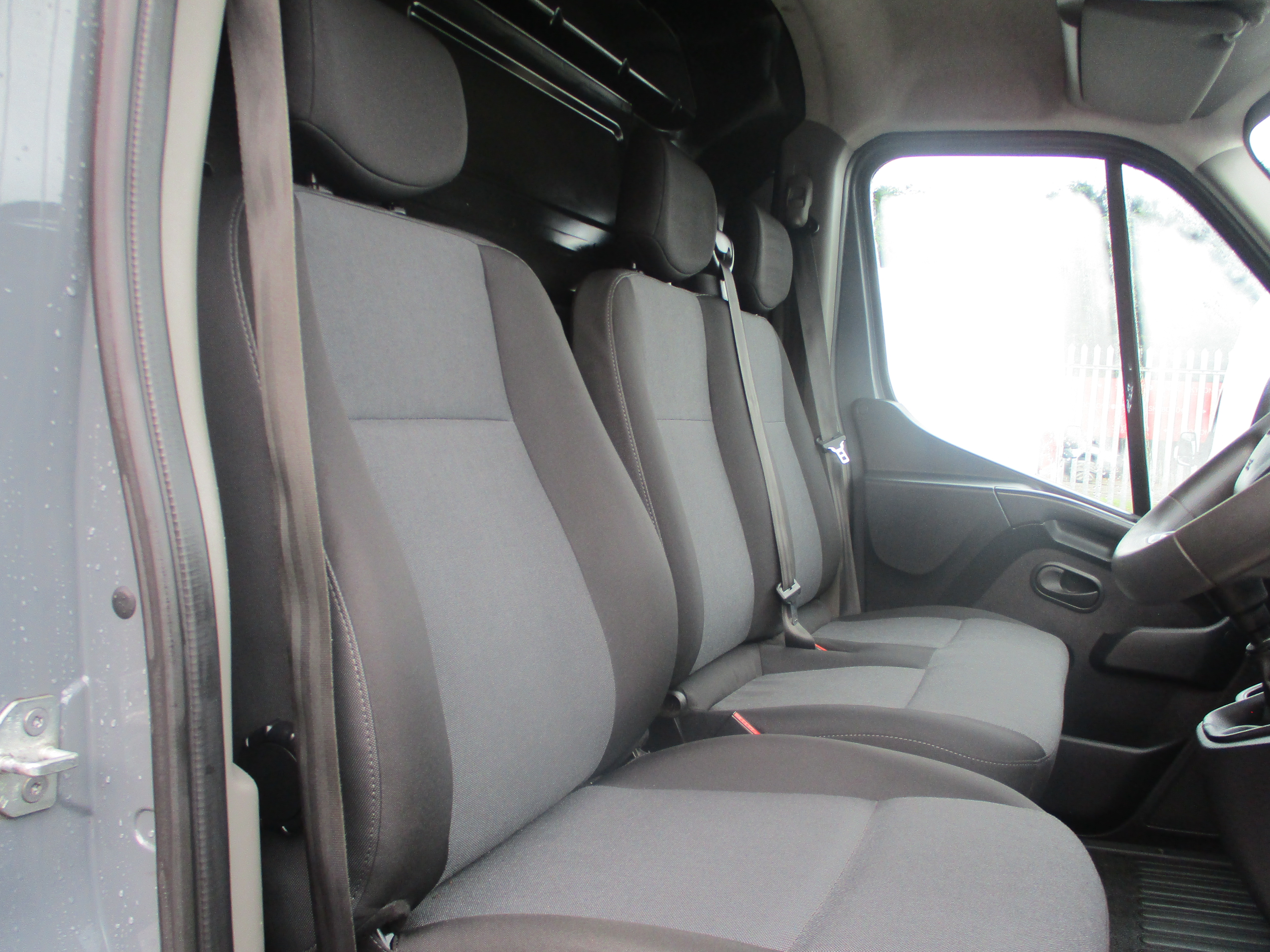 Renault Master LM35 2.3 BlueDCi 135PS Start (LWB Medium Roof Van) FULL SERVICE HISTORY