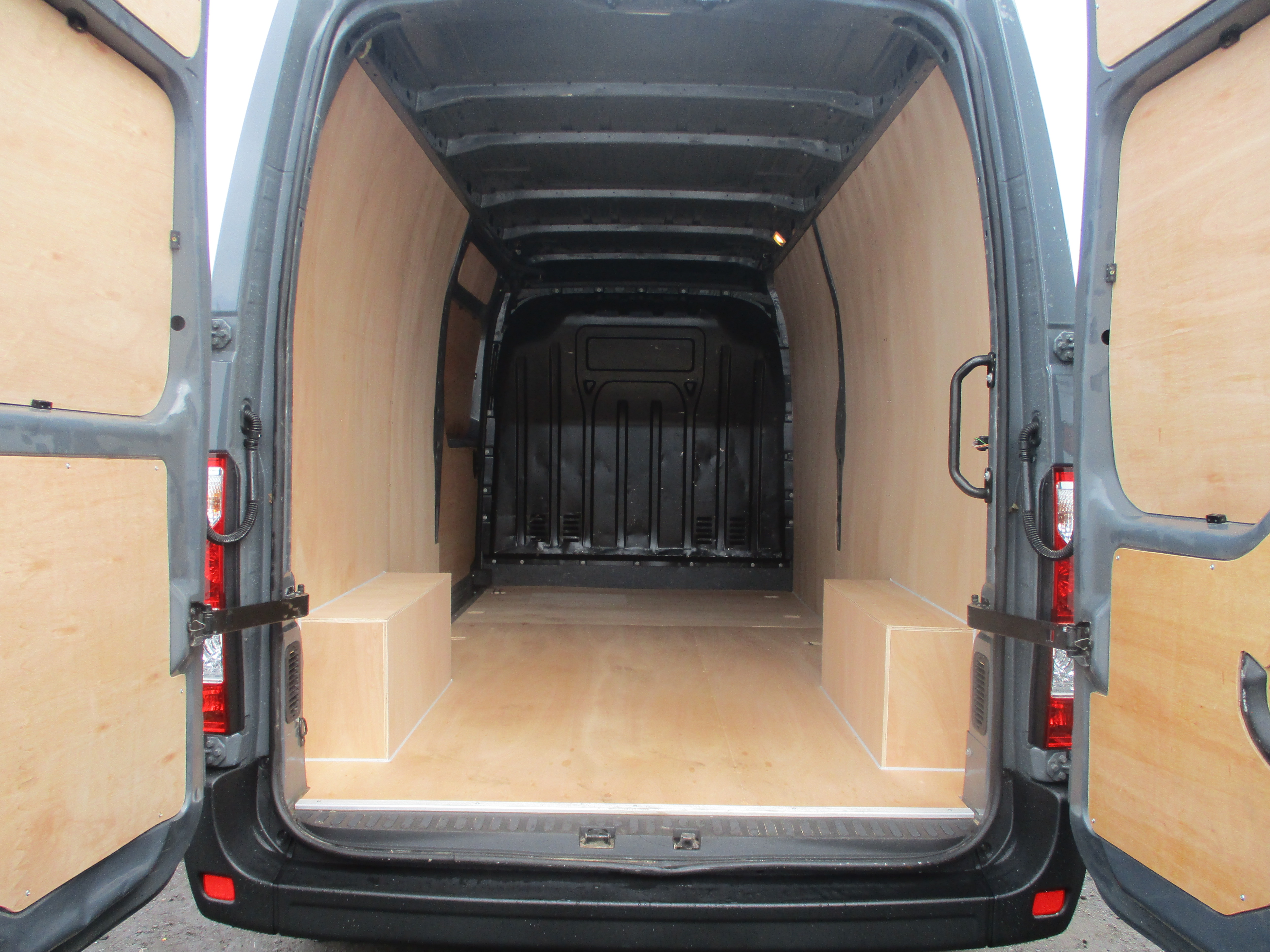 Renault Master LM35 2.3 BlueDCi 135PS Start (LWB Medium Roof Van) FULL SERVICE HISTORY