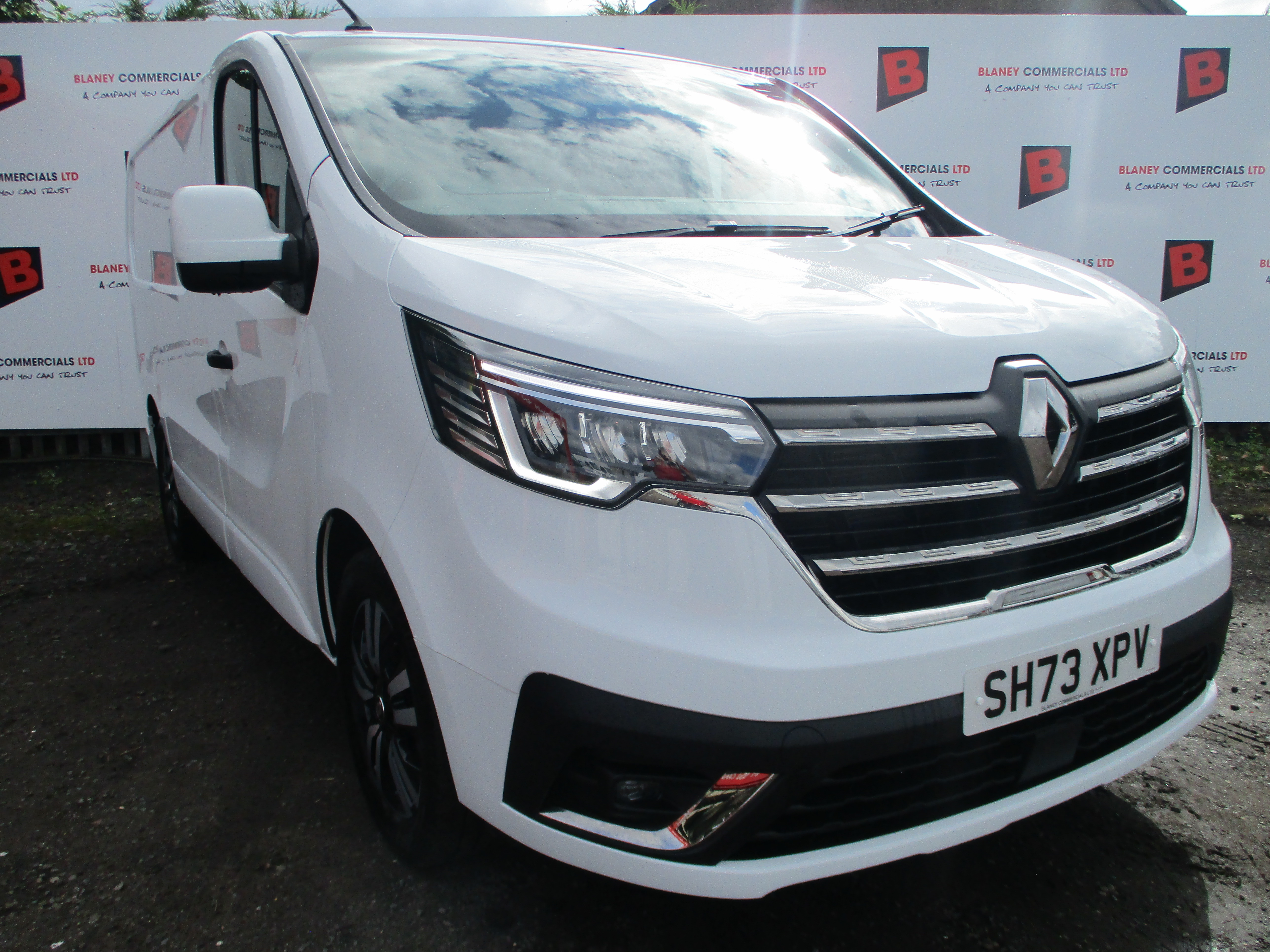 Renault Trafic SL30 BluedCi 150PS Extra Sport Van (COVERED ONLY 15,000 MILES FROM NEW)