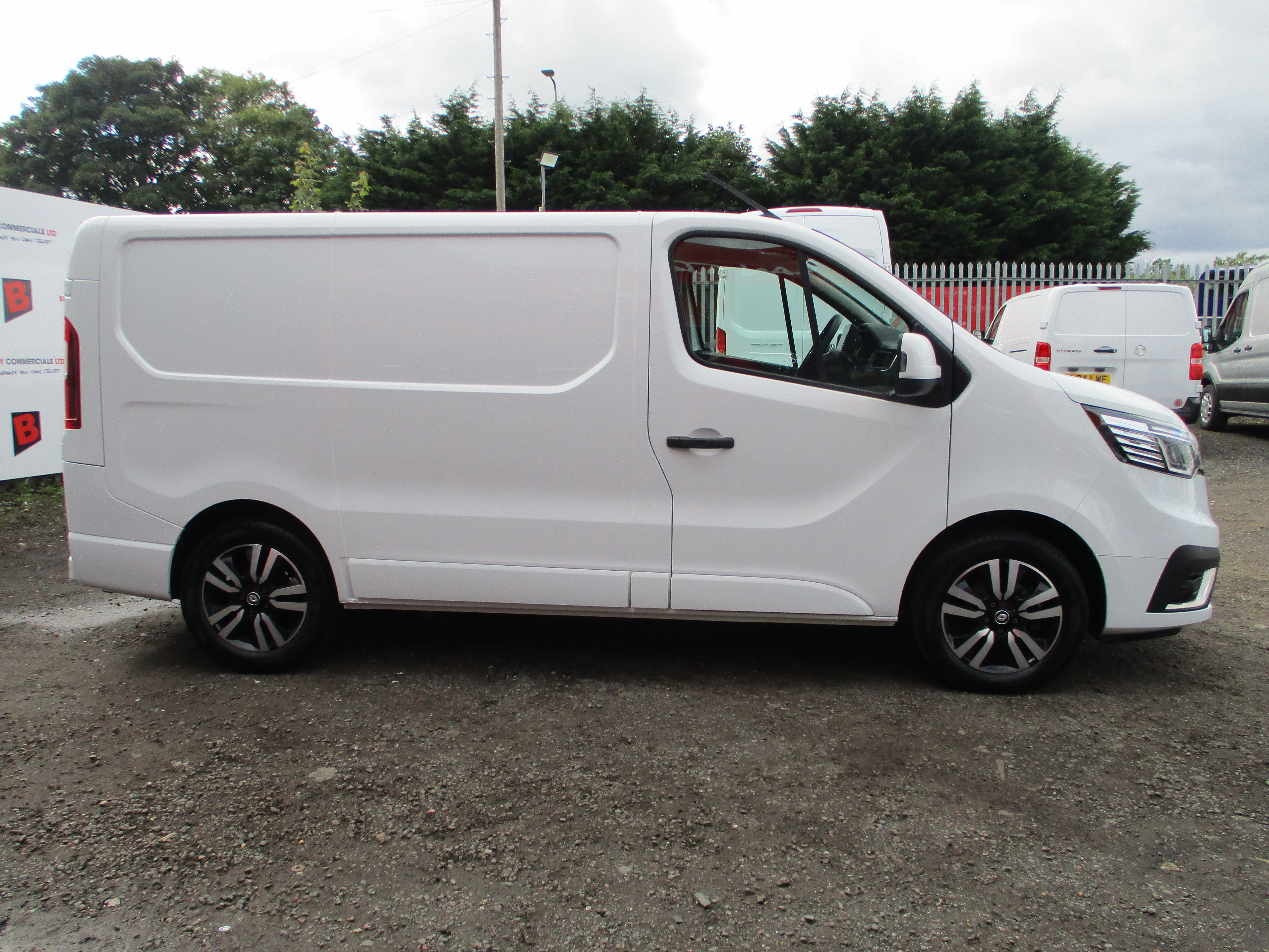 Renault Trafic SL30 BluedCi 150PS Extra Sport Van (COVERED ONLY 15,000 MILES FROM NEW)