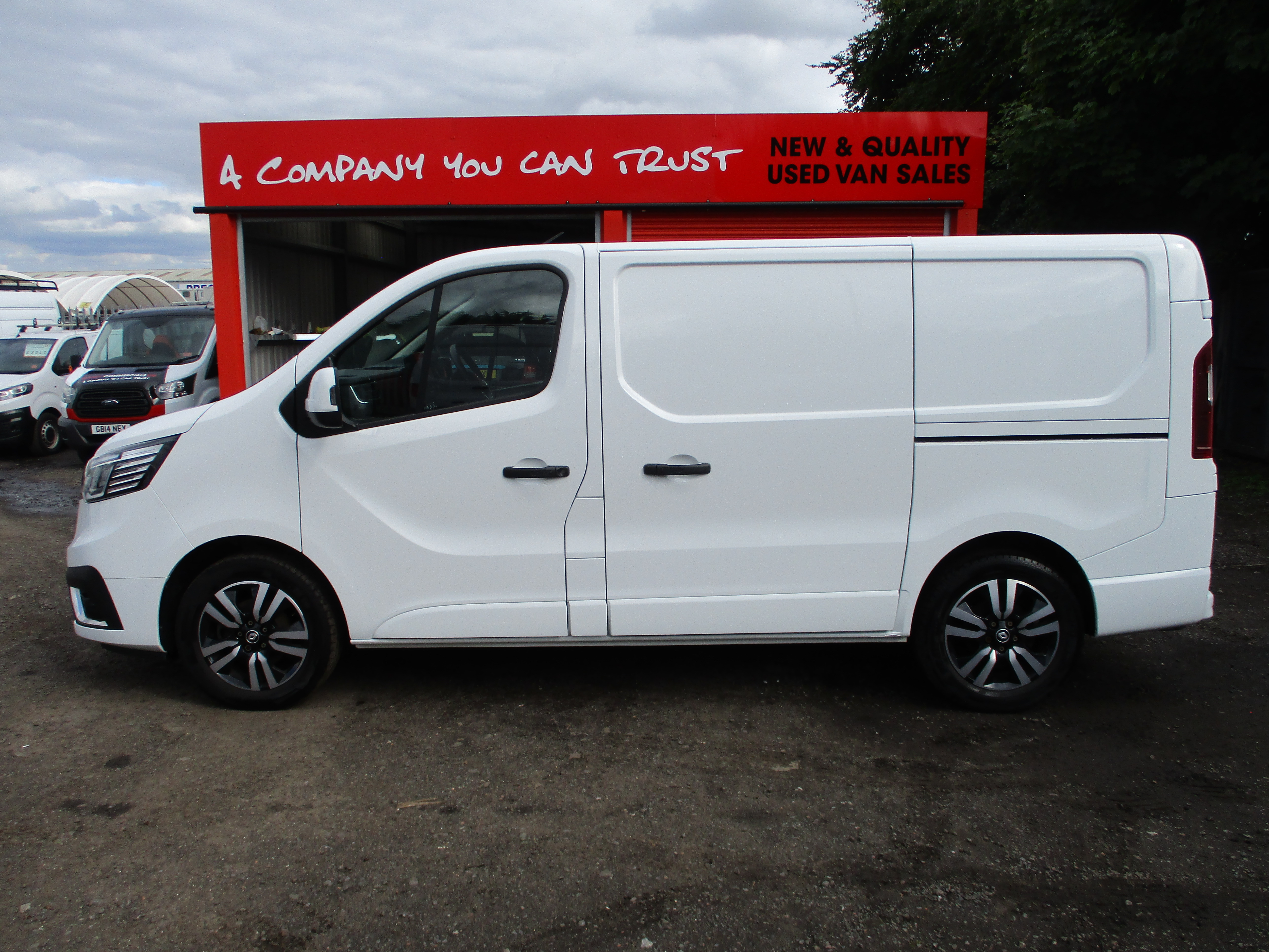 Renault Trafic SL30 BluedCi 150PS Extra Sport Van (COVERED ONLY 15,000 MILES FROM NEW)