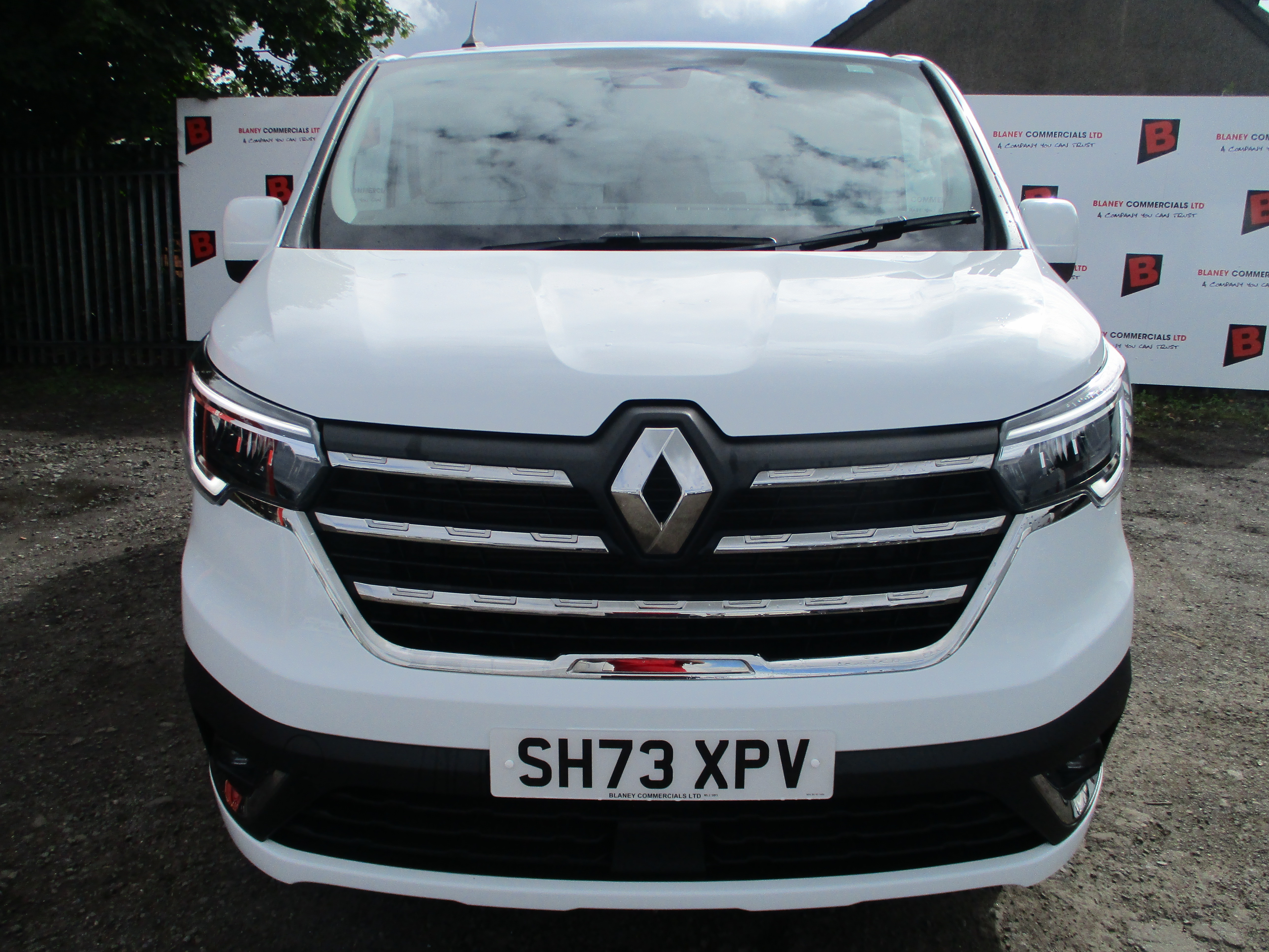 Renault Trafic SL30 BluedCi 150PS Extra Sport Van (COVERED ONLY 15,000 MILES FROM NEW)