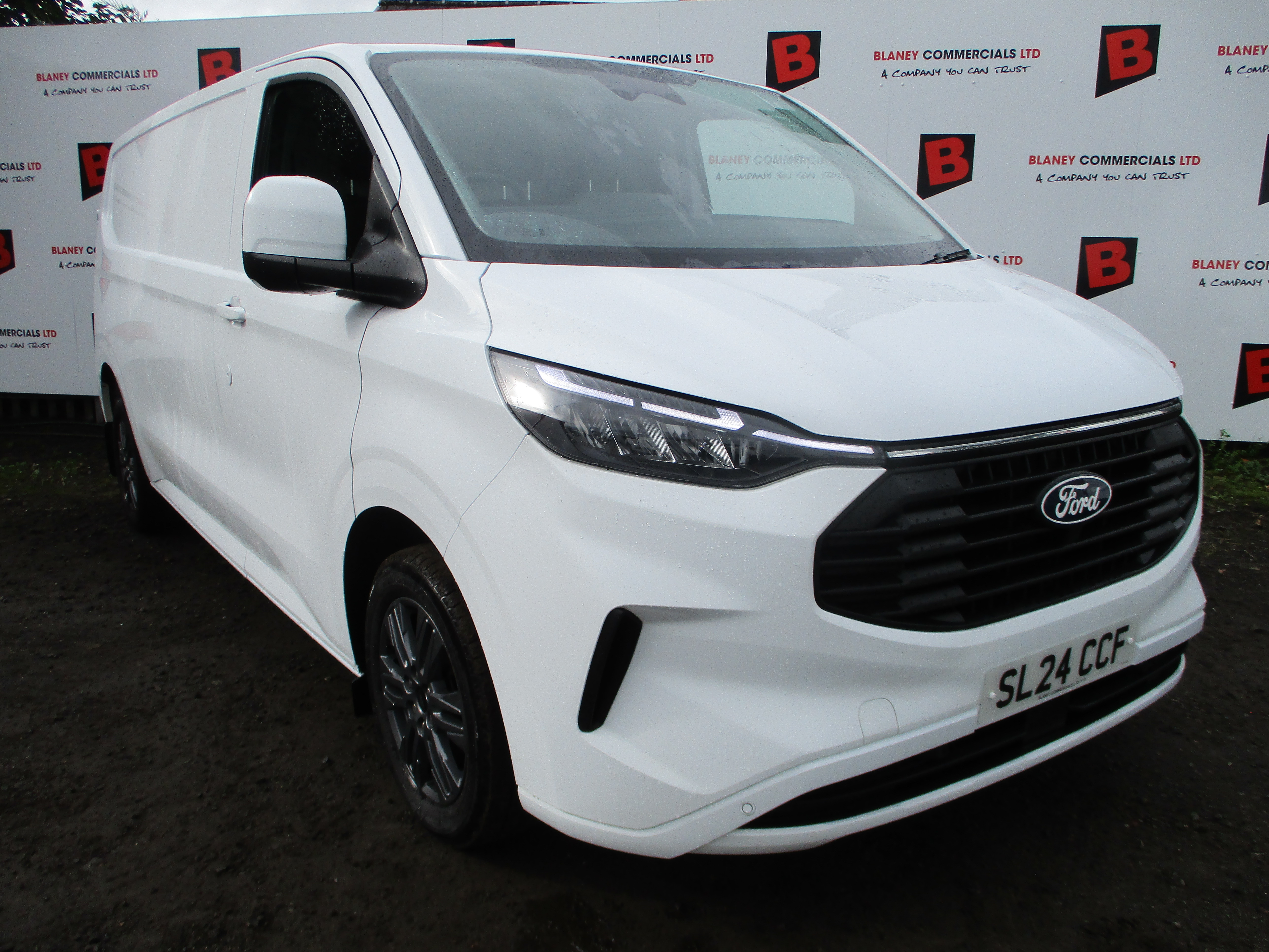 Ford Custom 300 2.0 EcoBlue 136PS L2 (LWB) Limited Van (COMES FULLY SERVICED AND FORD WARRANTY)