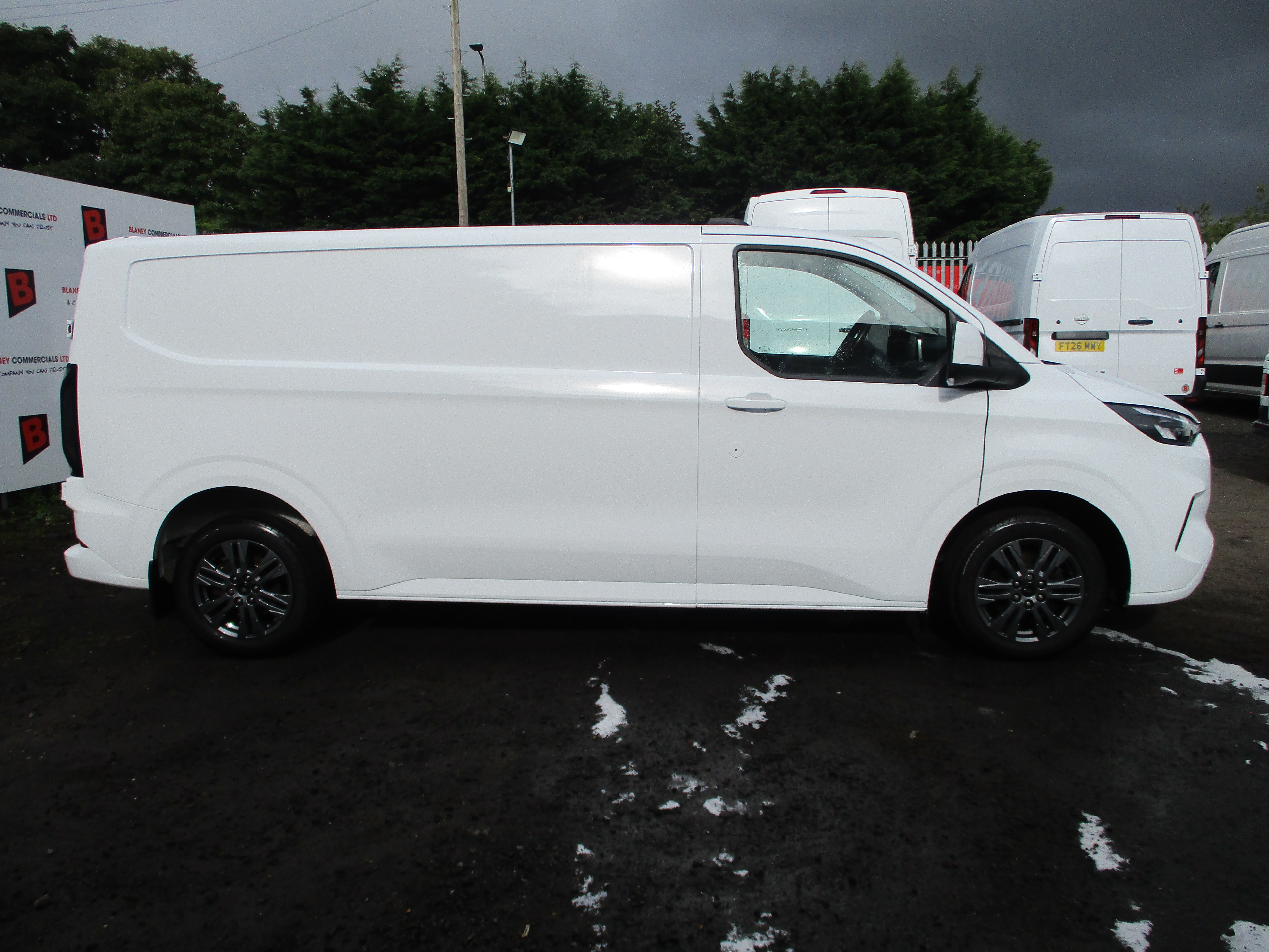 Ford Custom 300 2.0 EcoBlue 136PS L2 (LWB) Limited Van (COMES FULLY SERVICED AND FORD WARRANTY)