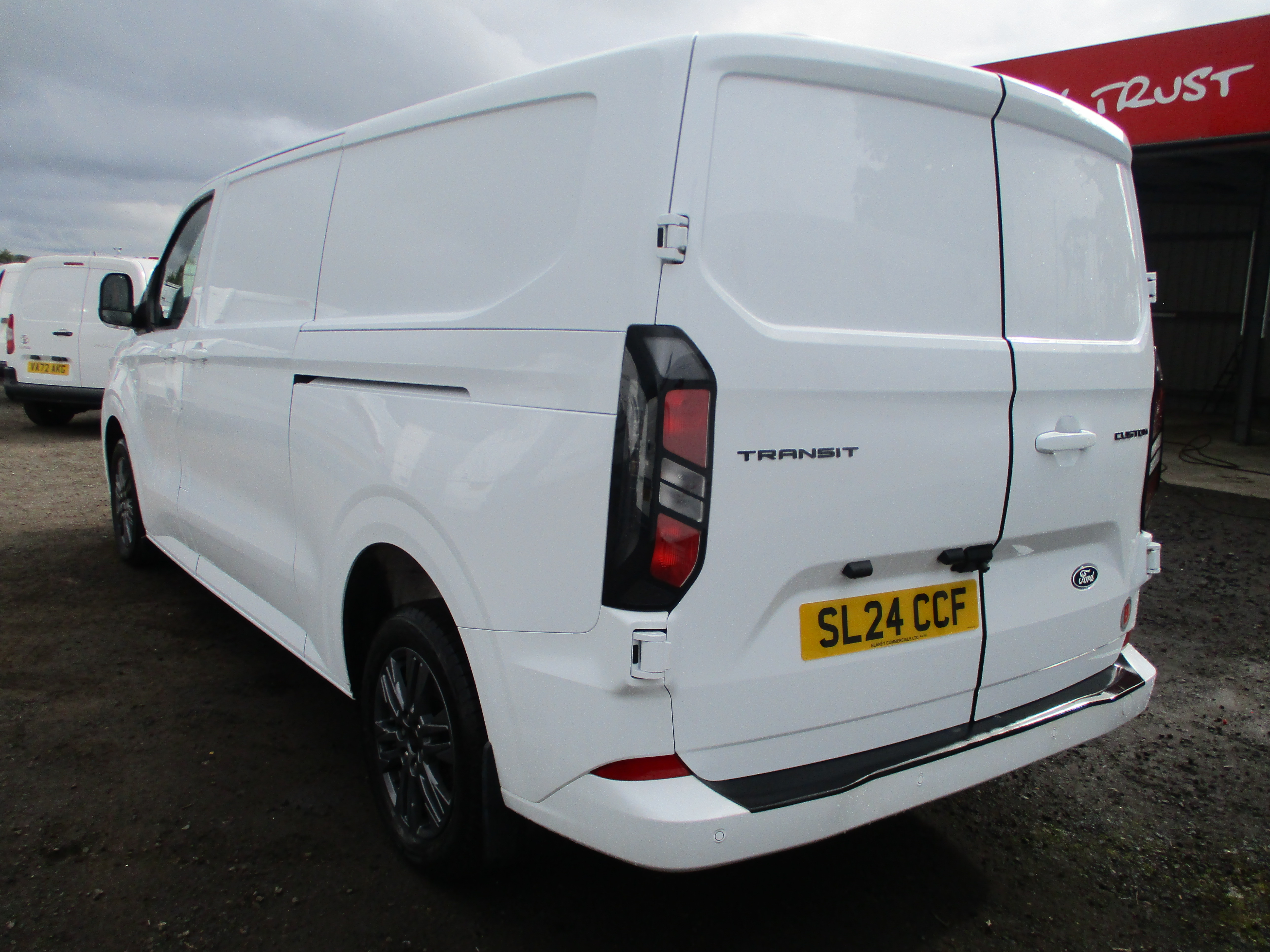 Ford Custom 300 2.0 EcoBlue 136PS L2 (LWB) Limited Van (COMES FULLY SERVICED AND FORD WARRANTY)