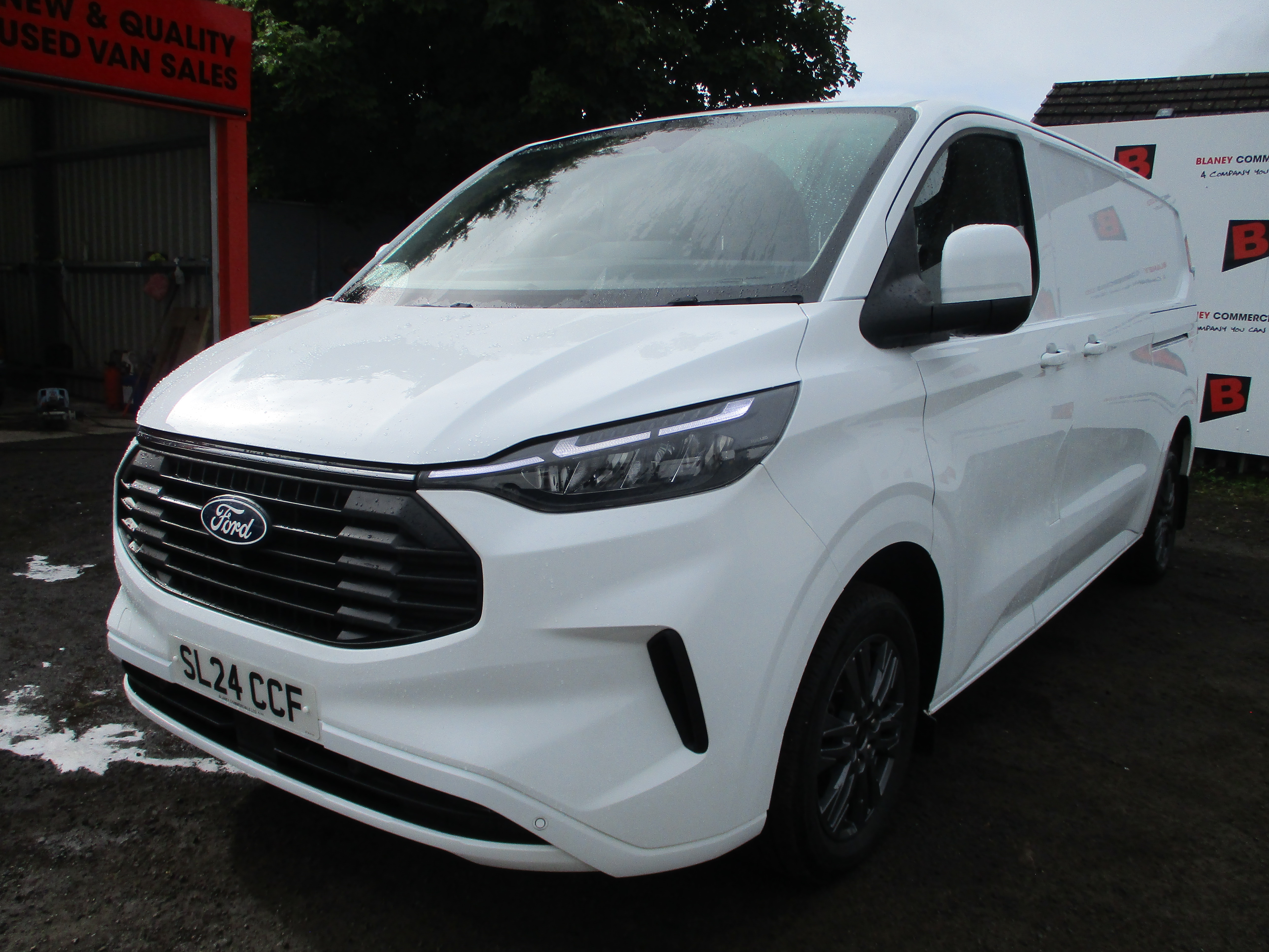 Ford Custom 300 2.0 EcoBlue 136PS L2 (LWB) Limited Van (COMES FULLY SERVICED AND FORD WARRANTY)
