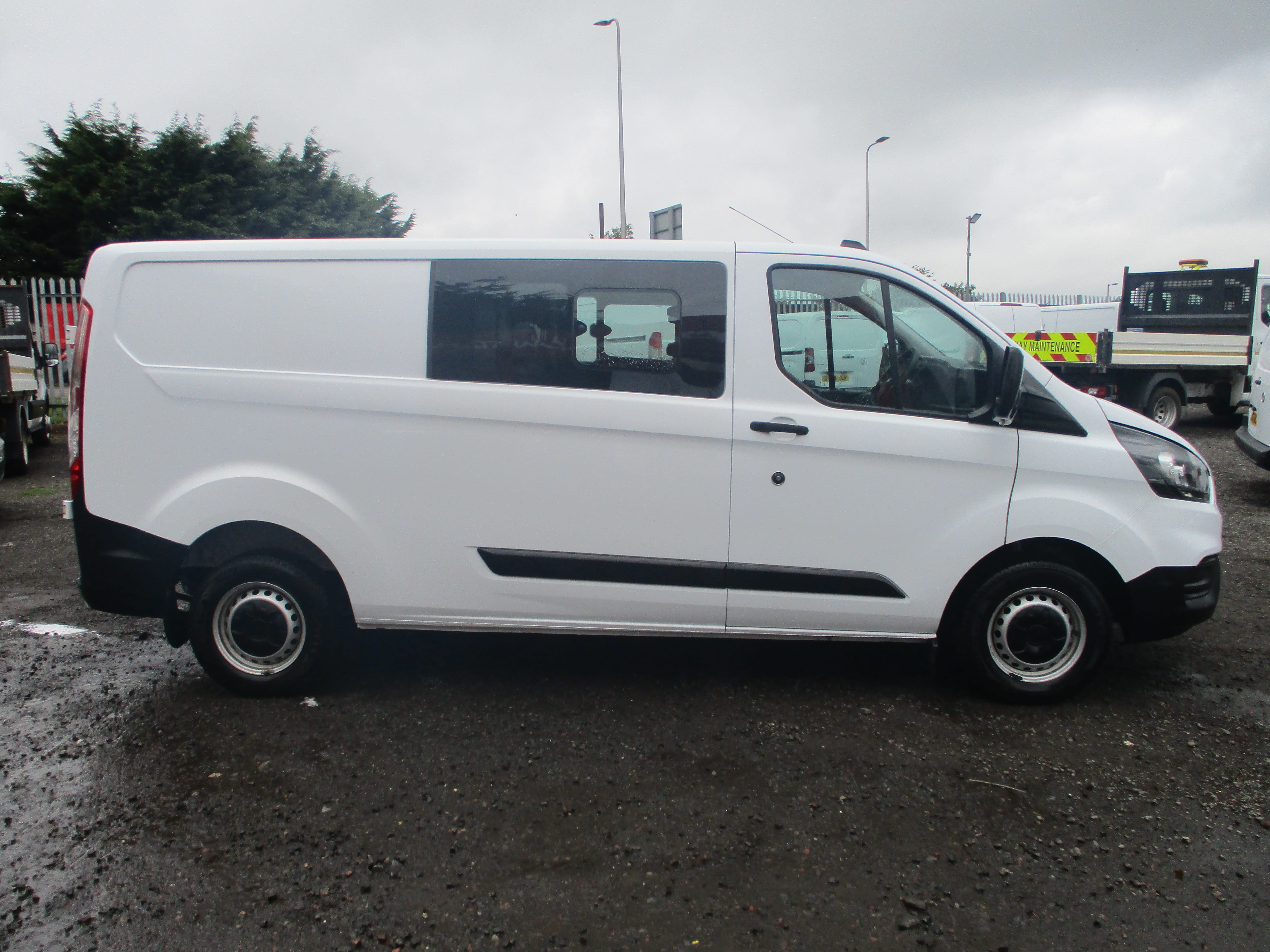 Ford Custom 300 L2 2.0 EcoBlue 130PS DCIV Leader Crewvan (6 SEATER) £500 OFF !!
