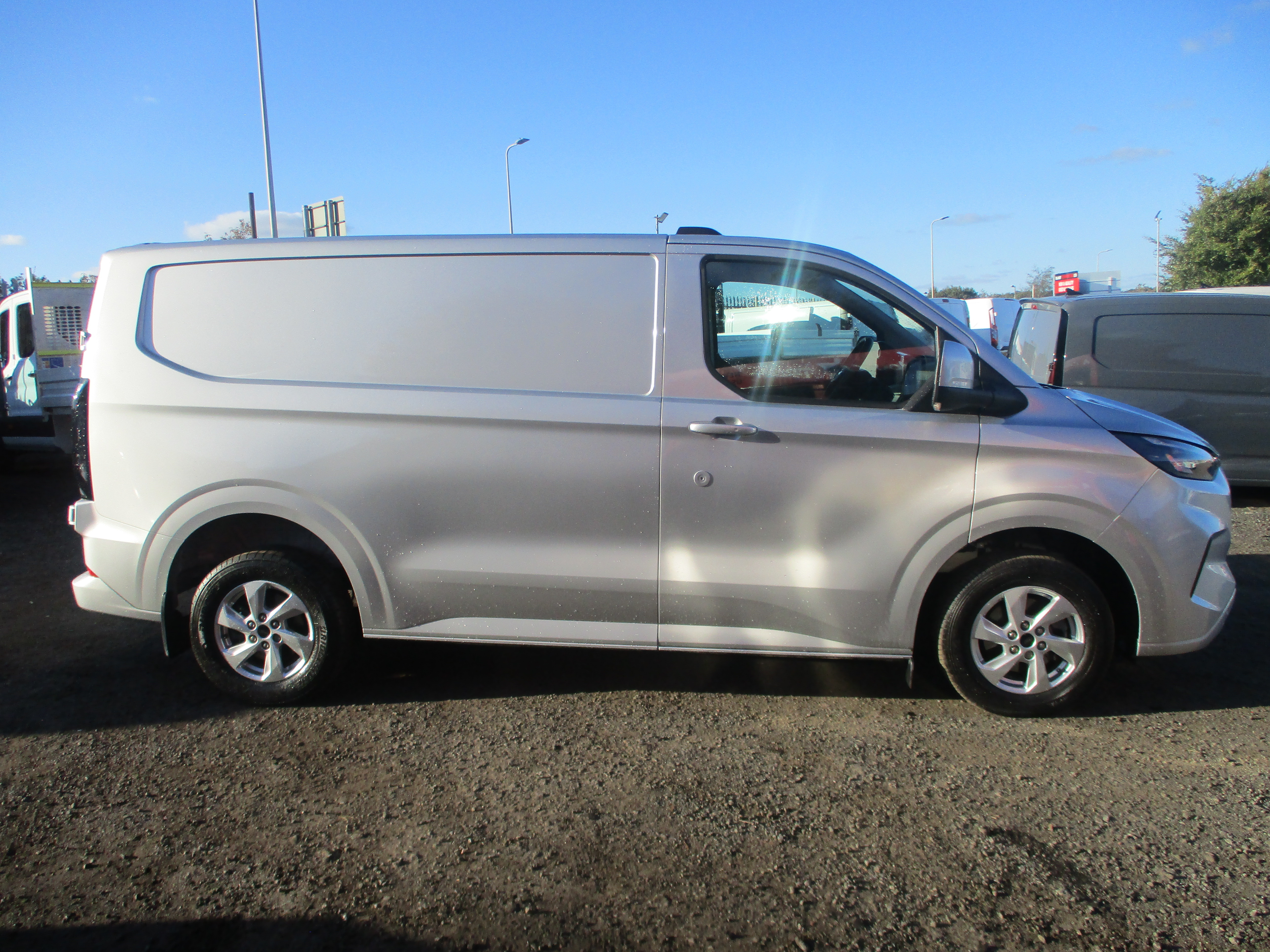 Ford Custom 300 2.0 EcoBlue 170PS L1H1 AUTO Limited Van (COVERED ONLY 6,000 MILES)