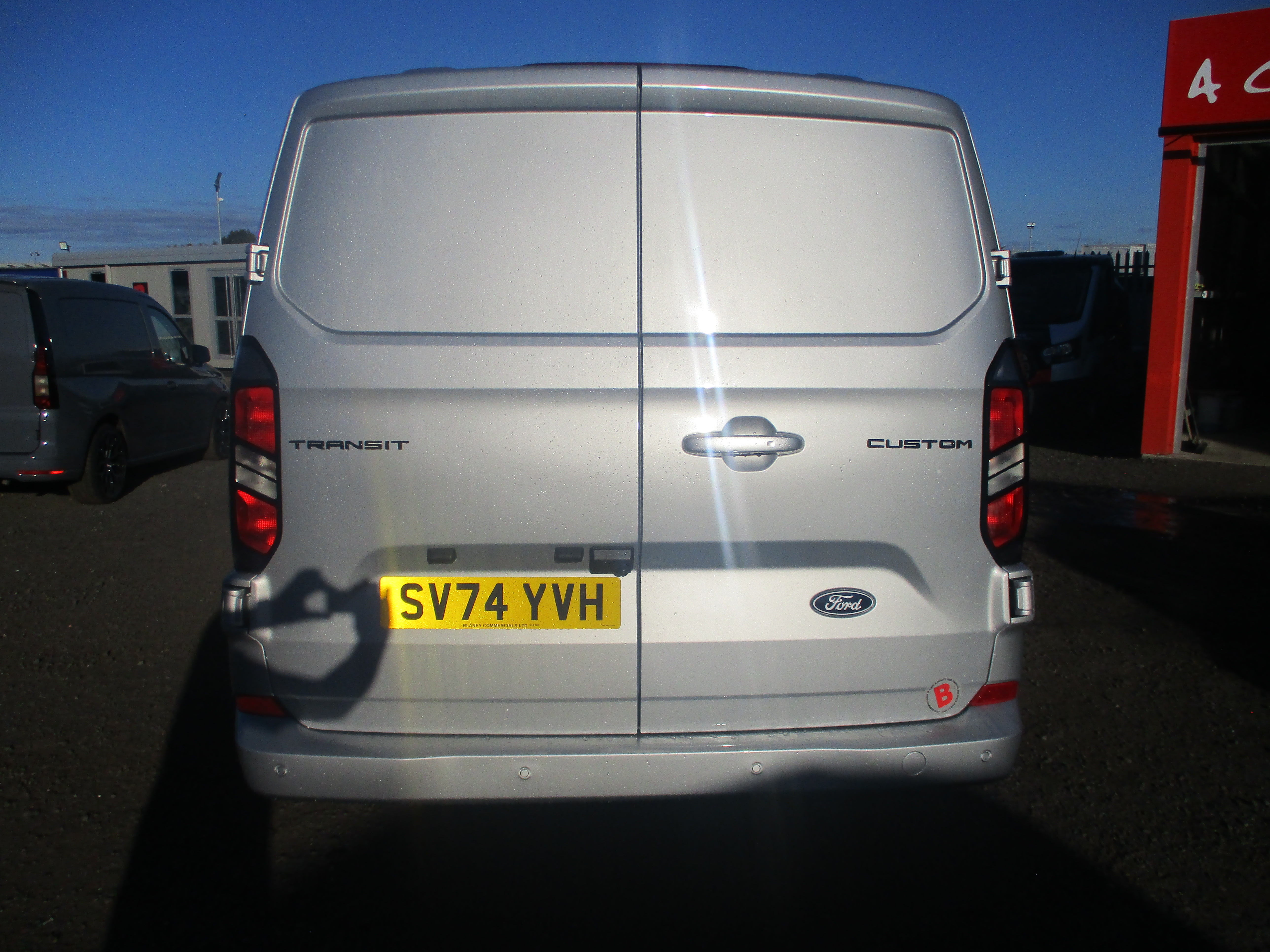 Ford Custom 300 2.0 EcoBlue 170PS L1H1 AUTO Limited Van (COVERED ONLY 6,000 MILES)