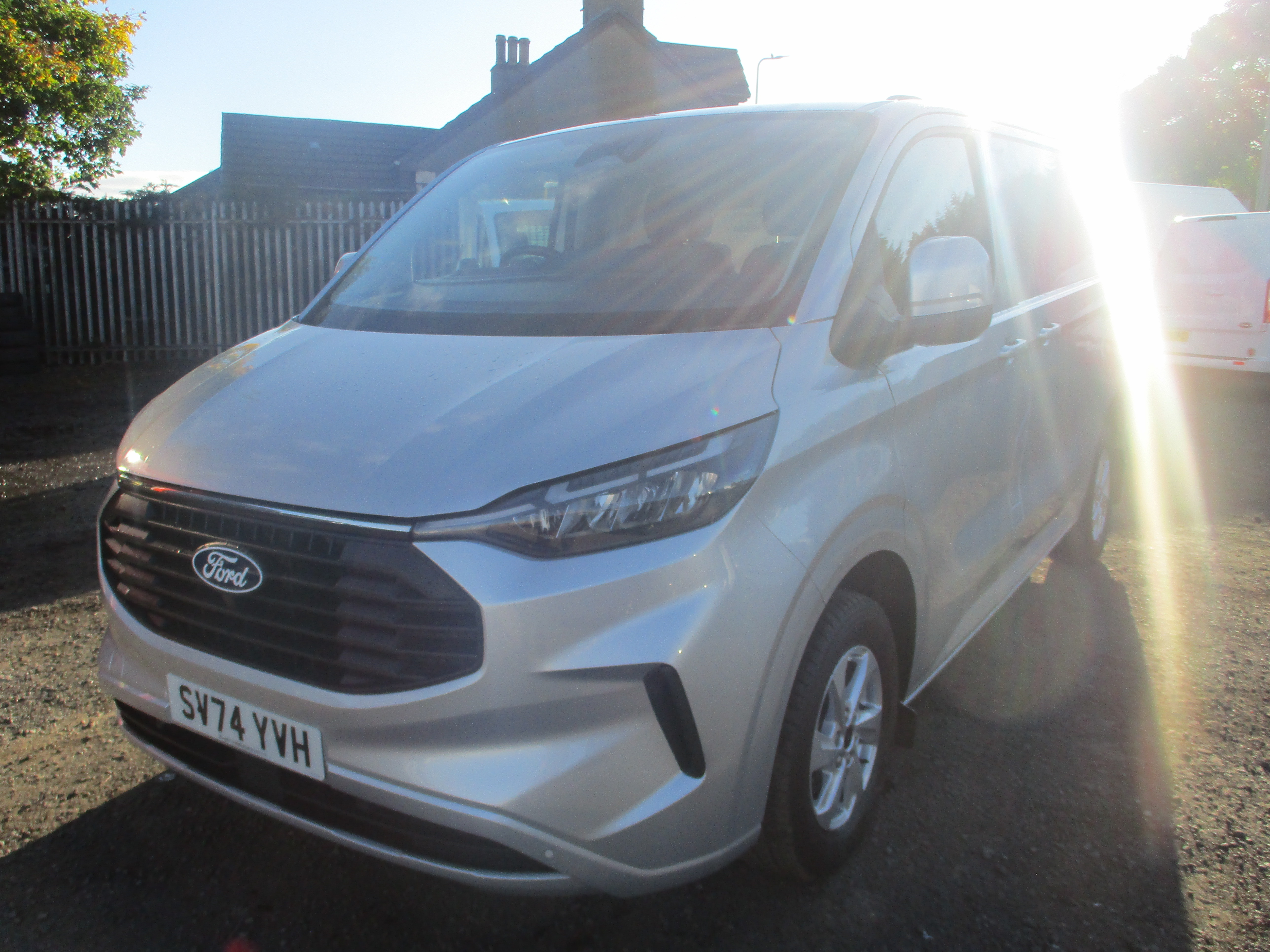 Ford Custom 300 2.0 EcoBlue 170PS L1H1 AUTO Limited Van (COVERED ONLY 6,000 MILES)