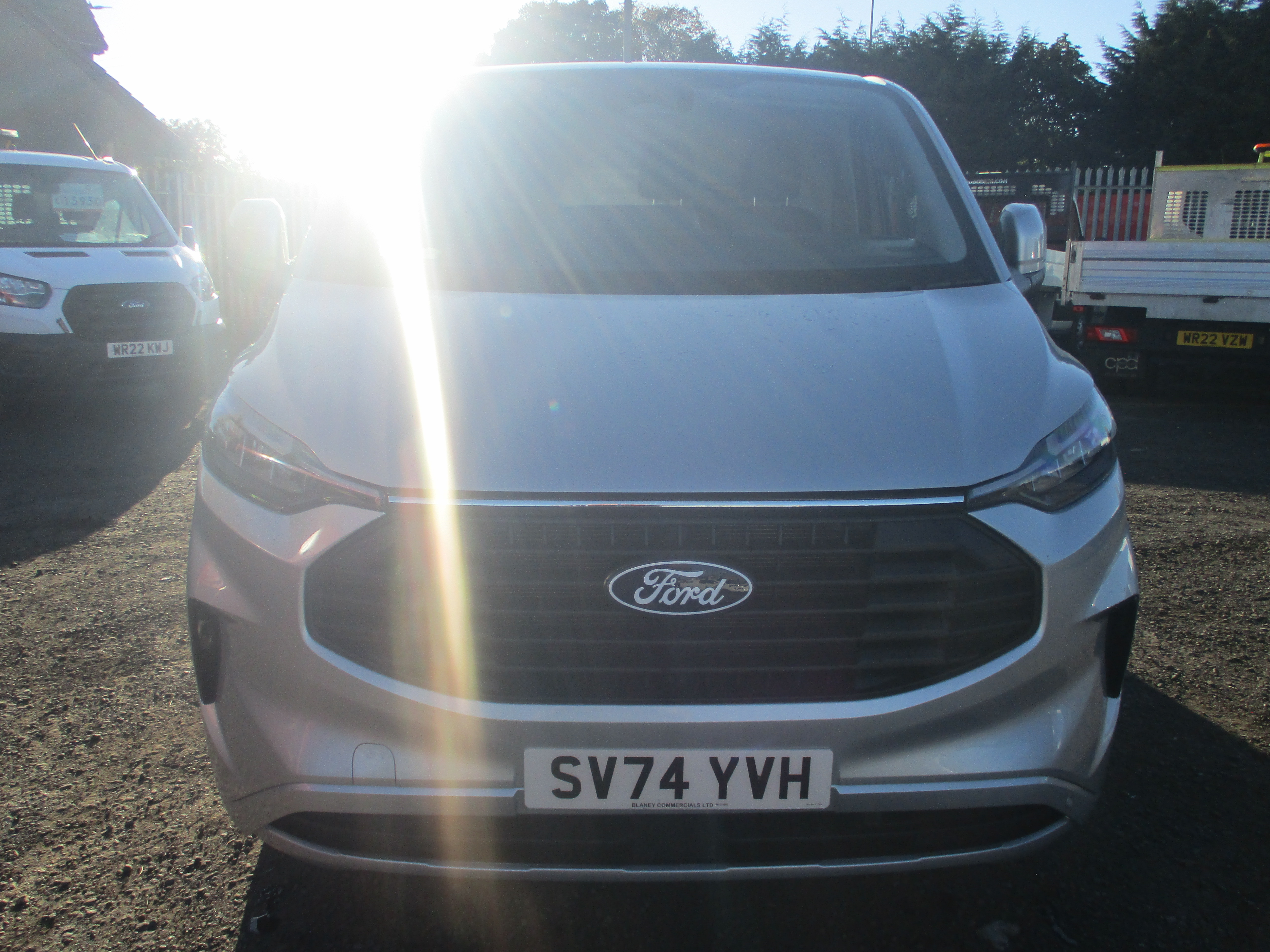Ford Custom 300 2.0 EcoBlue 170PS L1H1 AUTO Limited Van (COVERED ONLY 6,000 MILES)