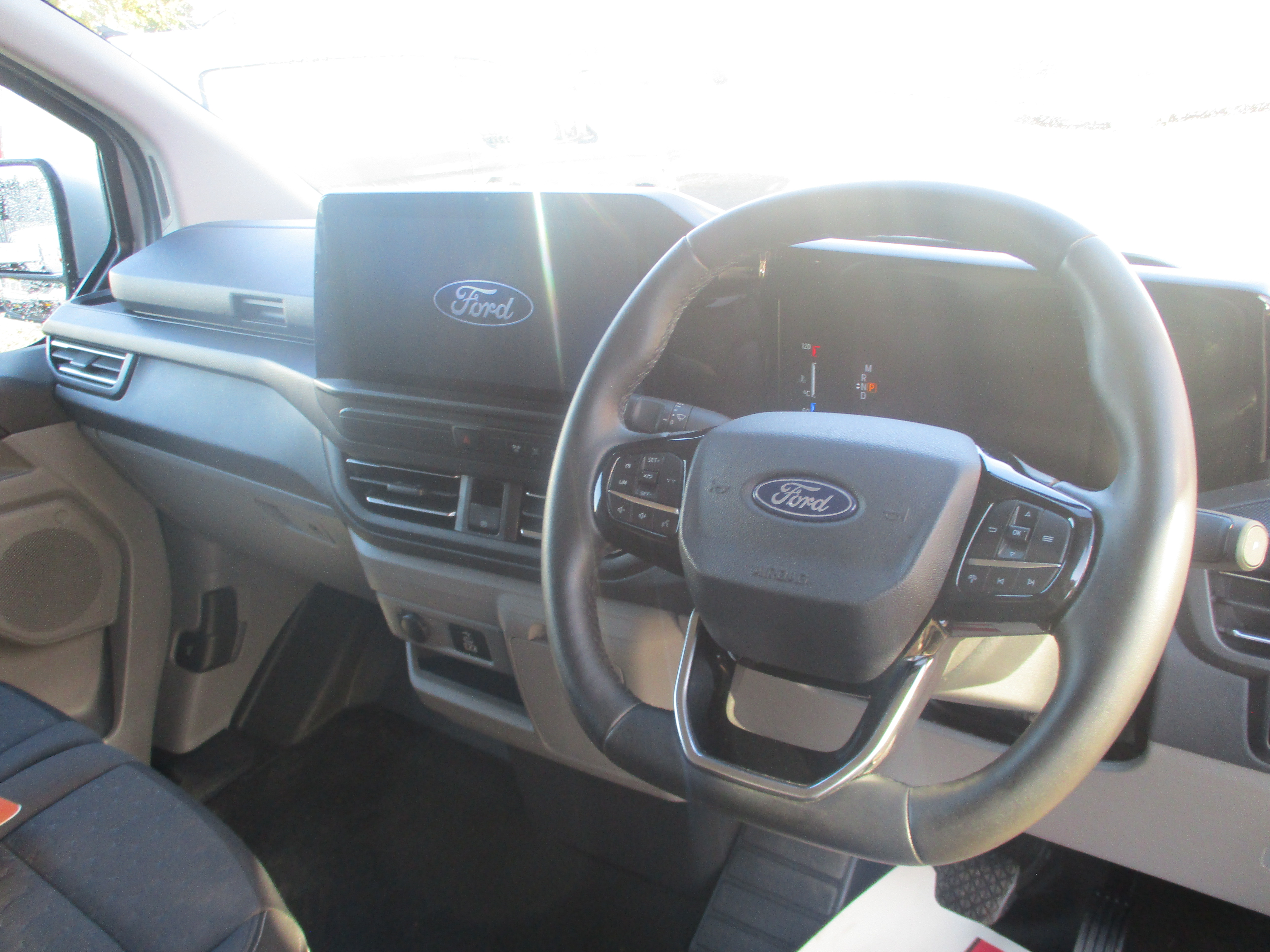 Ford Custom 300 2.0 EcoBlue 170PS L1H1 AUTO Limited Van (COVERED ONLY 6,000 MILES)