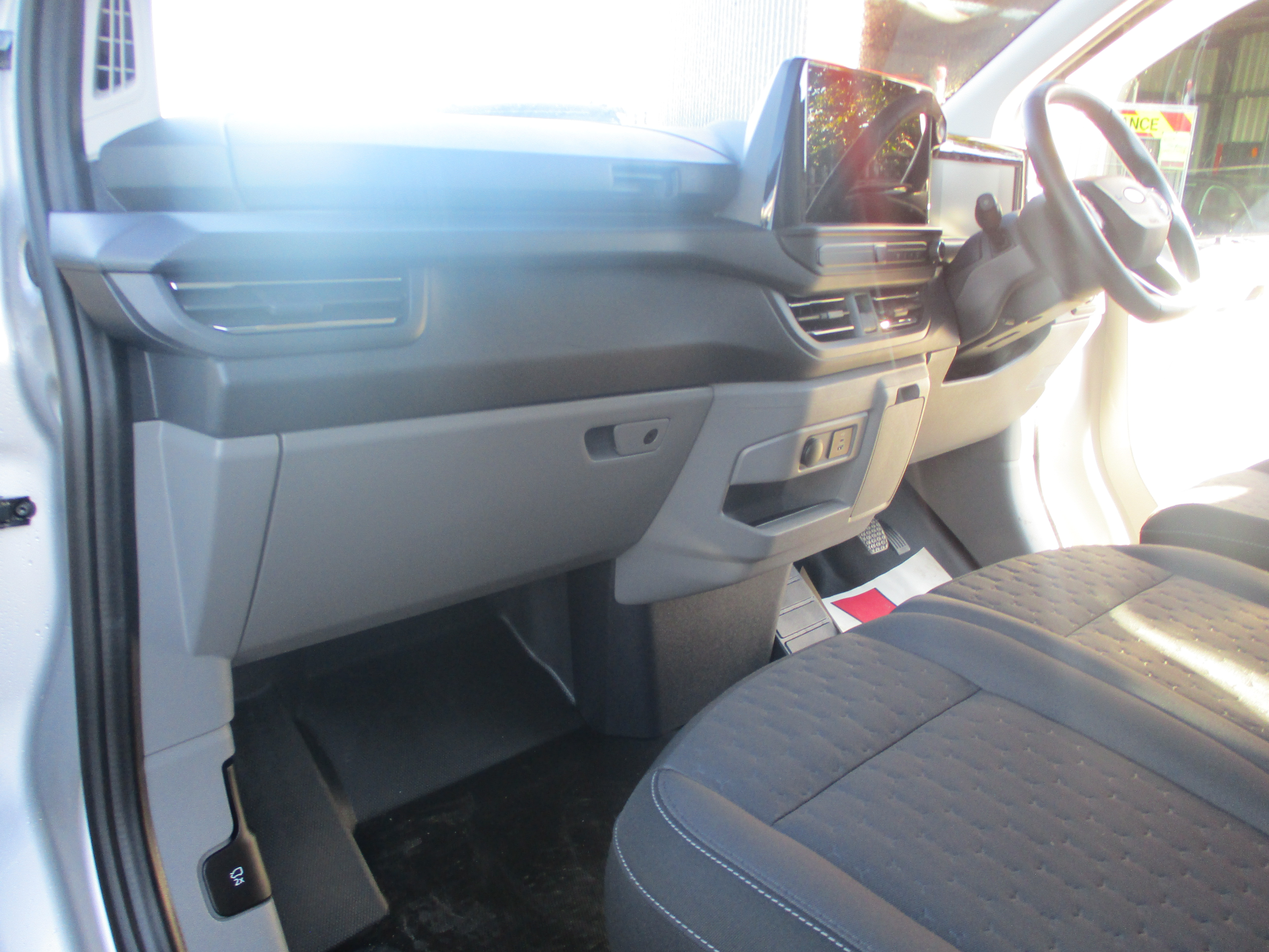 Ford Custom 300 2.0 EcoBlue 170PS L1H1 AUTO Limited Van (COVERED ONLY 6,000 MILES)